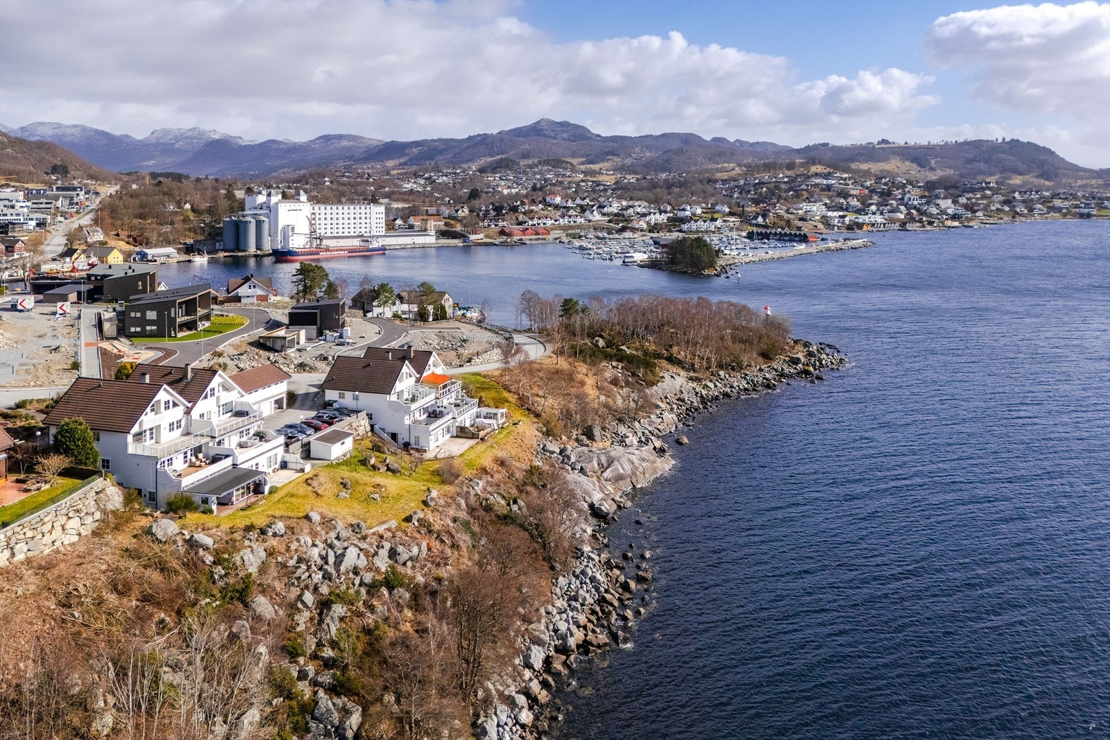 Området gir nærhet til både natur og lokale fasiliteter. Galleribilde