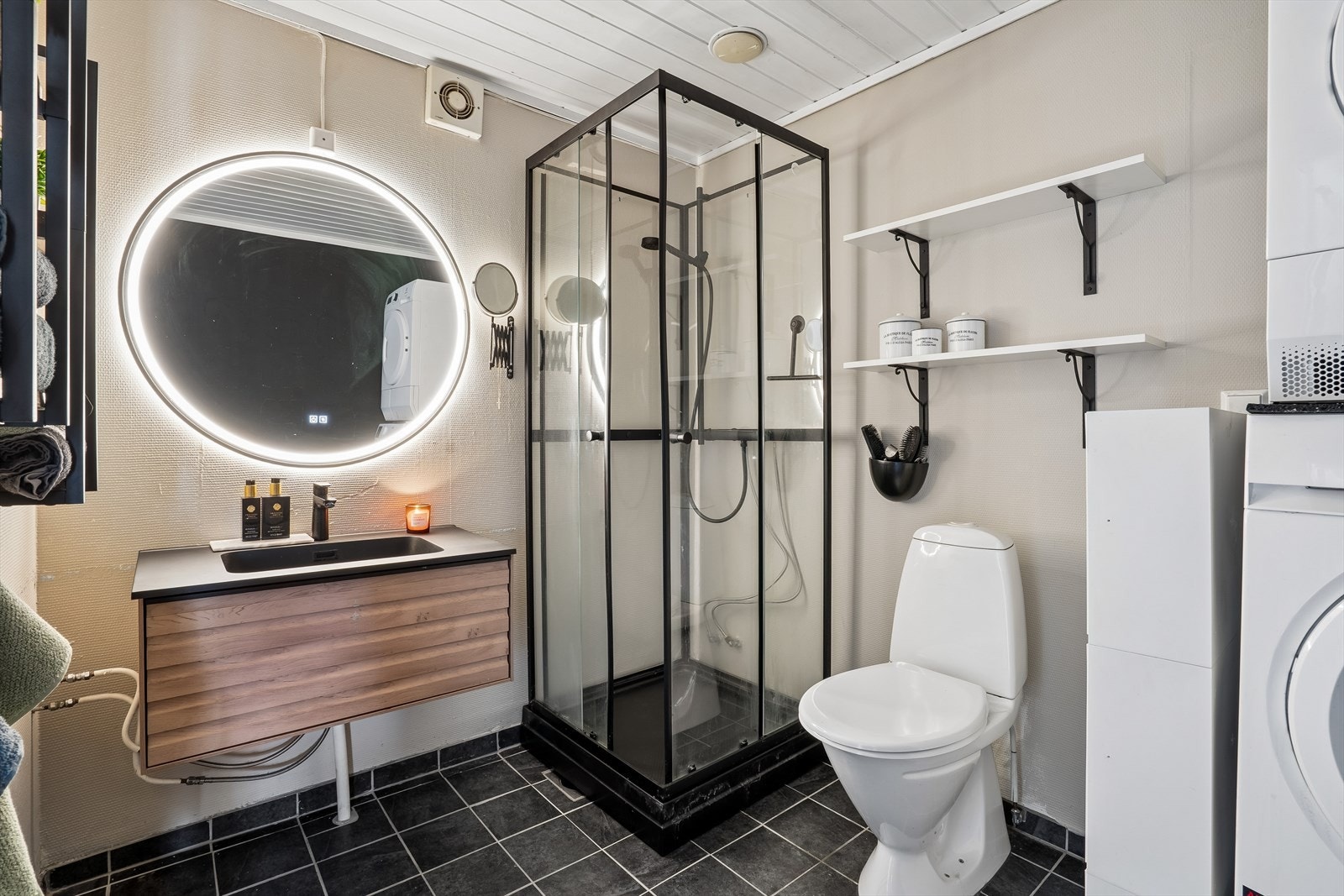 Badet har ny baderomsinnredning fra 2024. Galleribilde