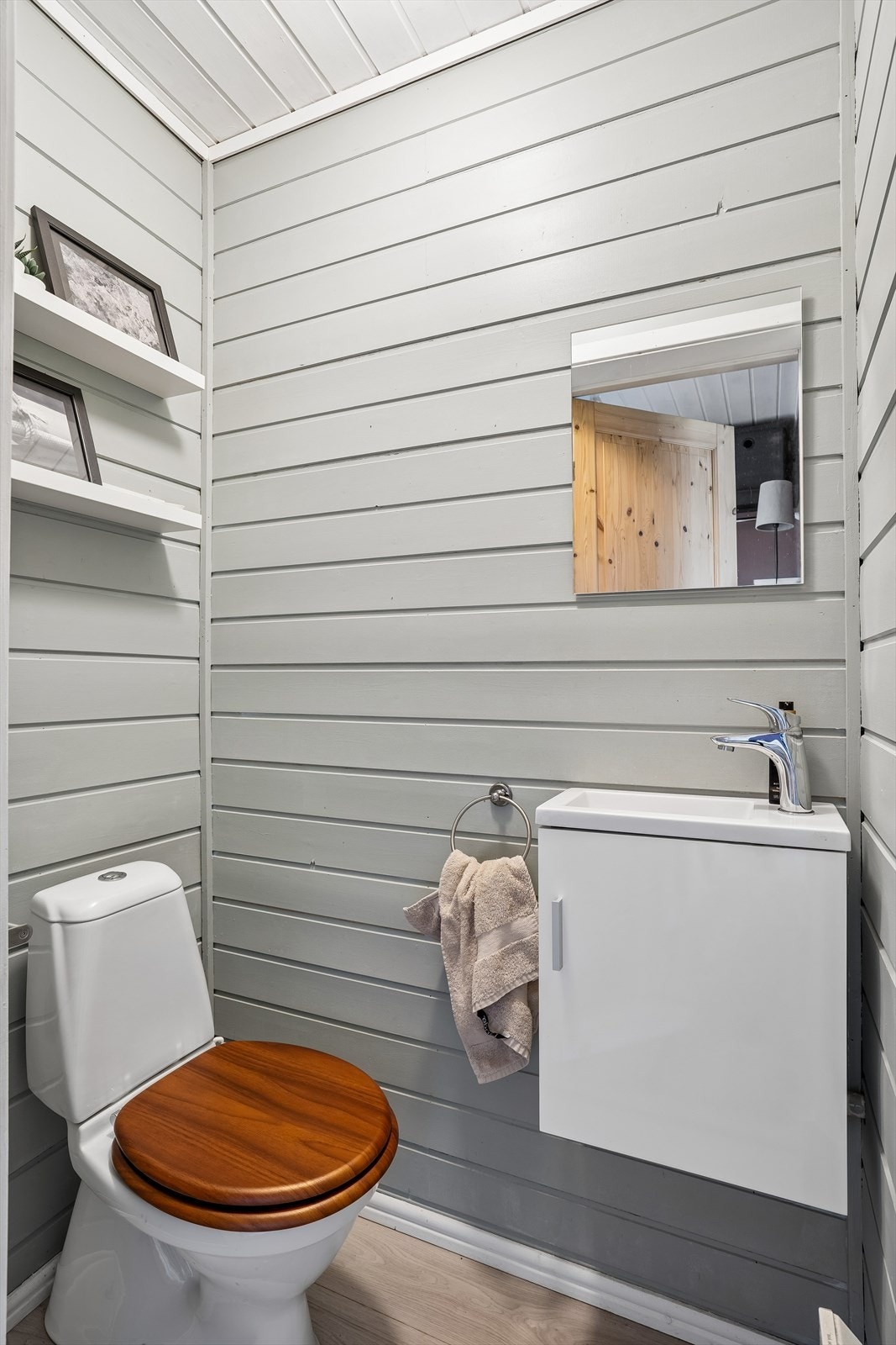 Praktisk WC rett ved inngangen. Galleribilde