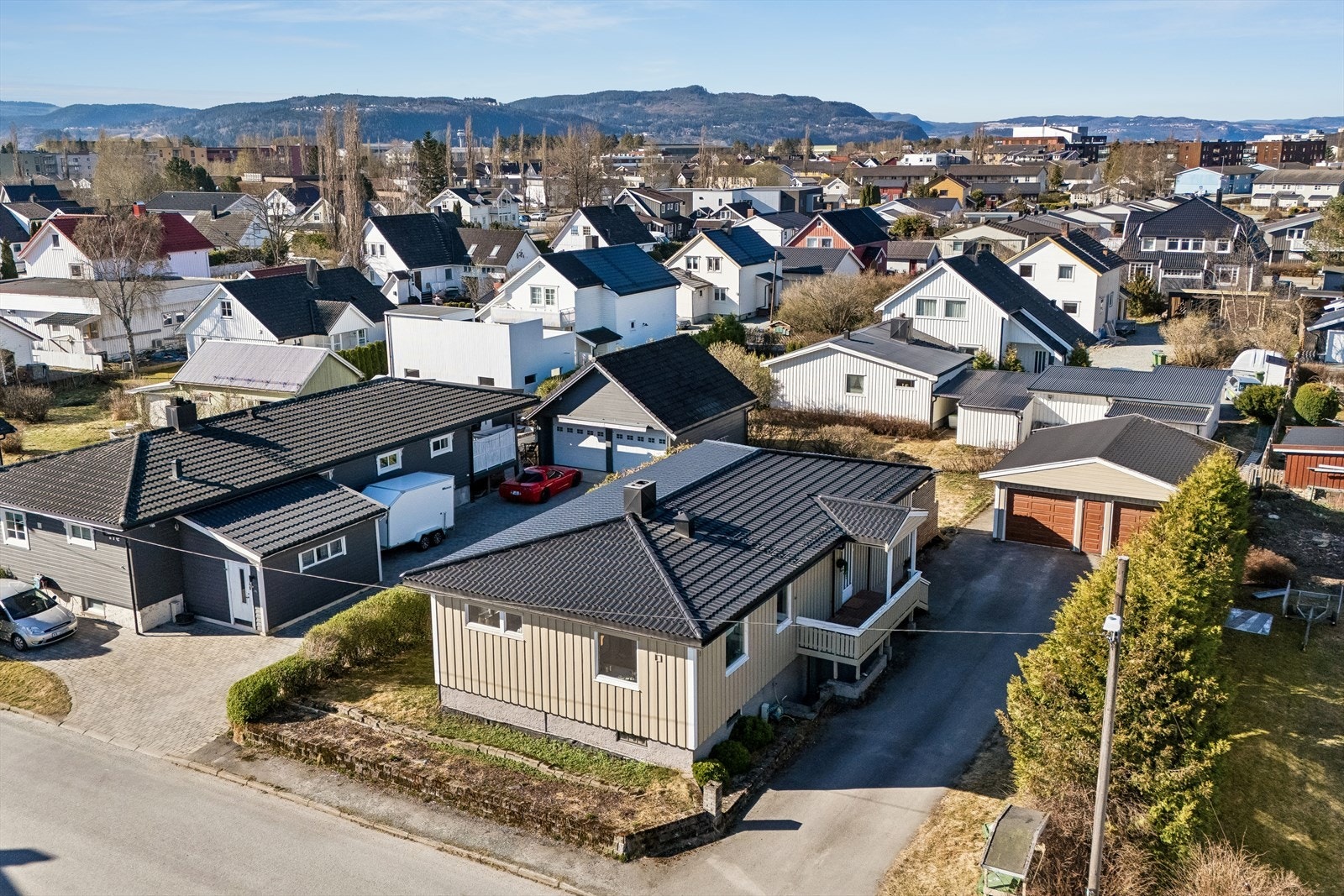 Eiendommen nyter av gode solforhold, med sol fra morgen til kveld. Galleribilde