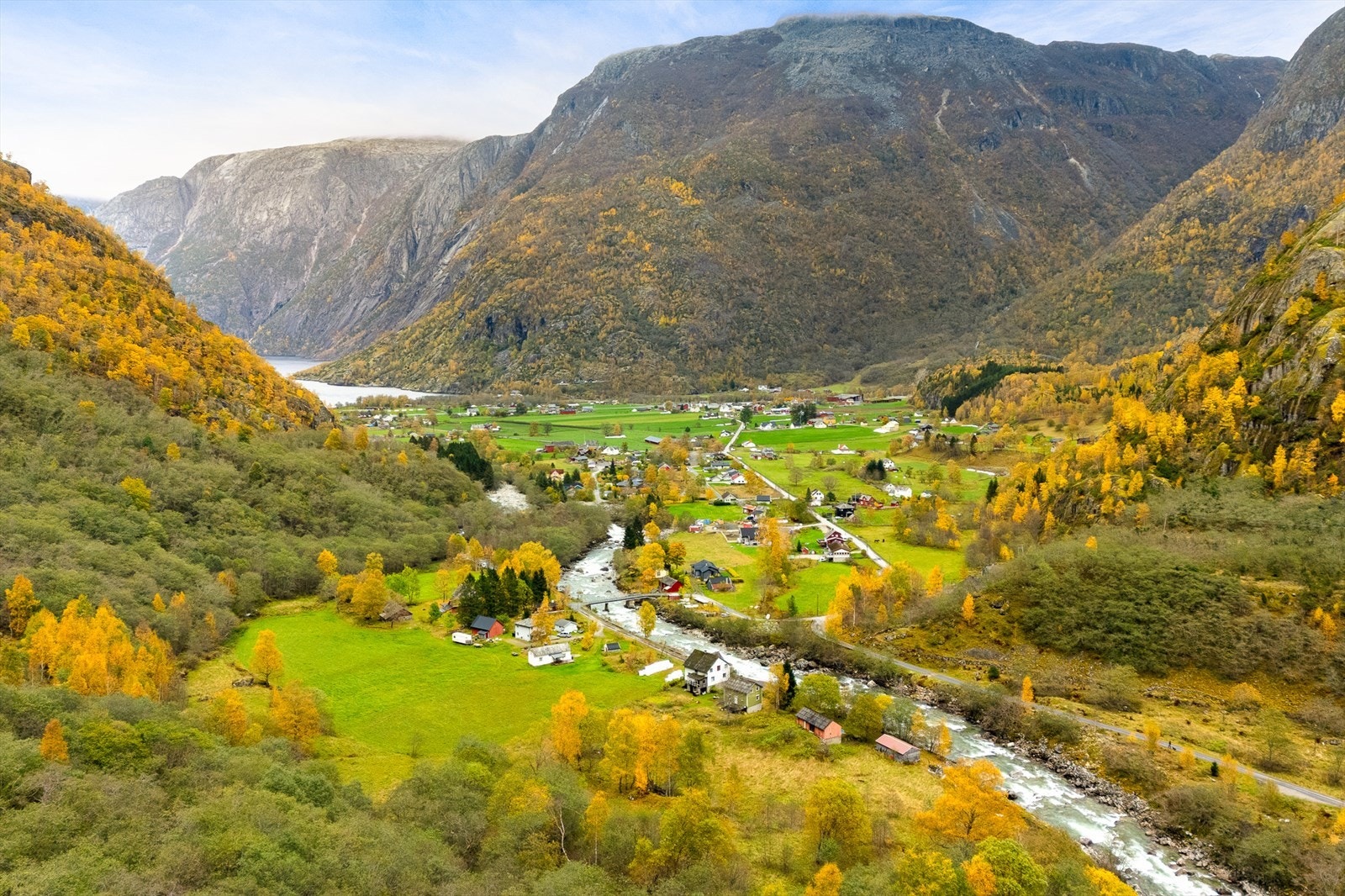 Velkommen til Tveitevegen 20! Presentert av Nordvik Hardanger Galleribilde