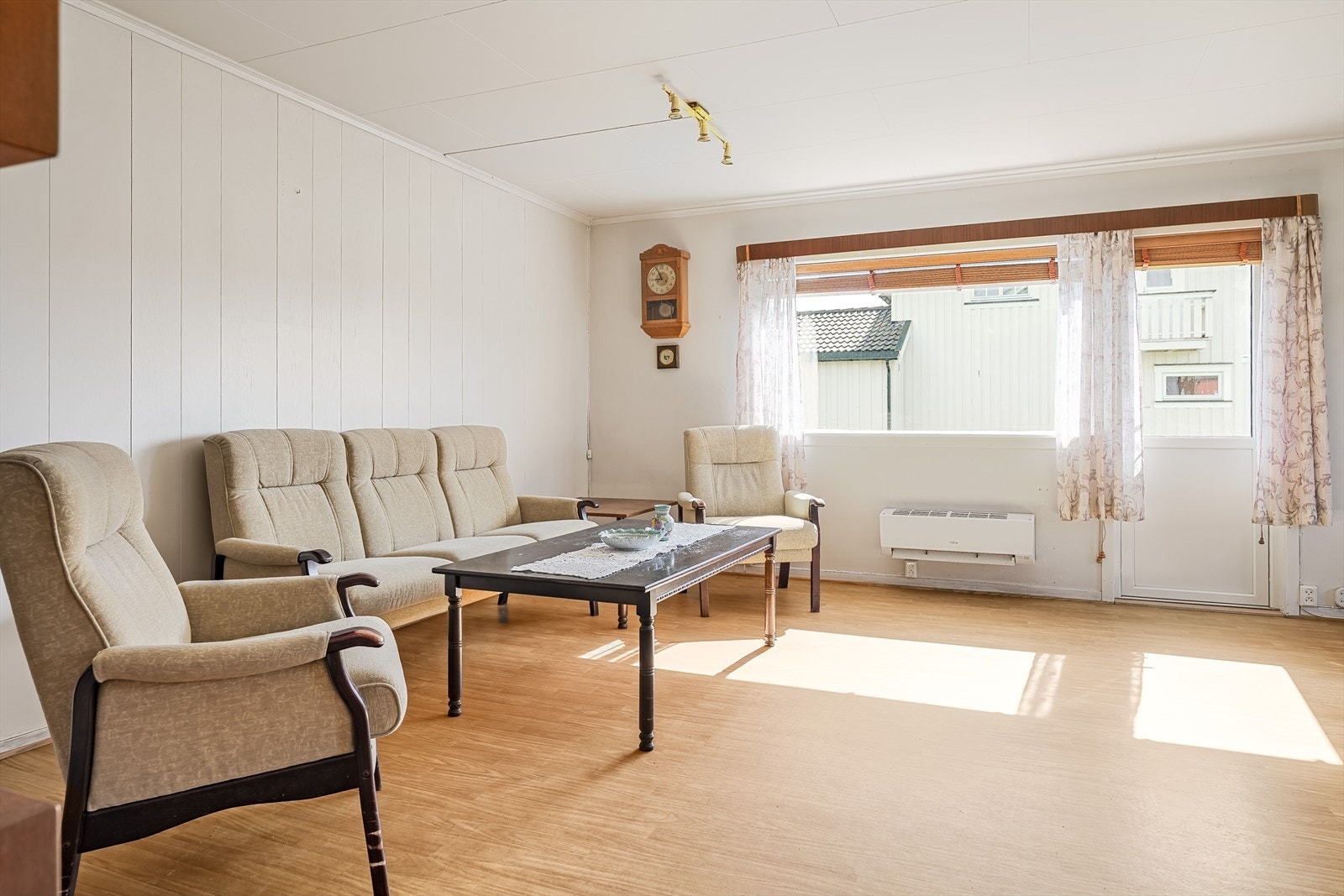Stue med utgang til terrasse Galleribilde
