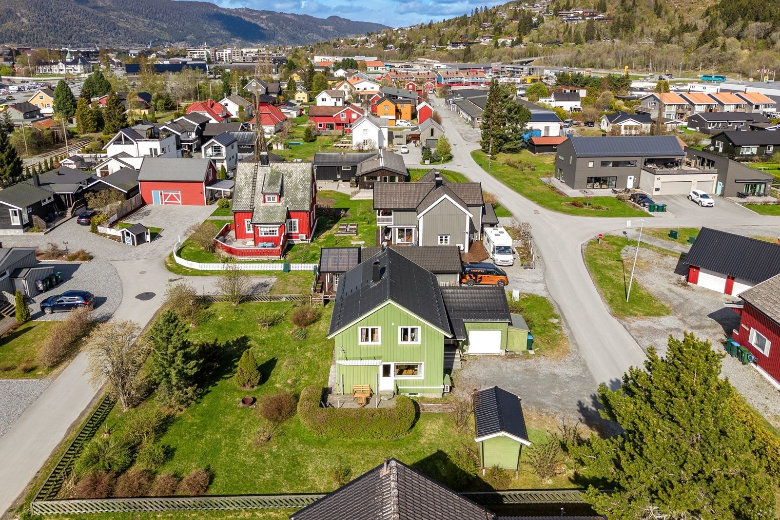 Fasade/ hage Galleribilde