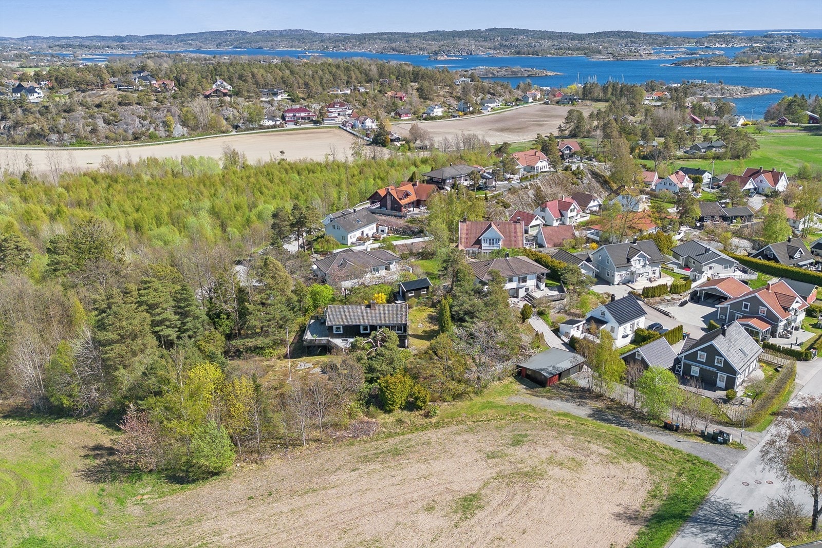 Beliggenheten på Halsen er barnevennlig, med kort avstand til Østre Halsen skole og flere barnehager. Galleribilde