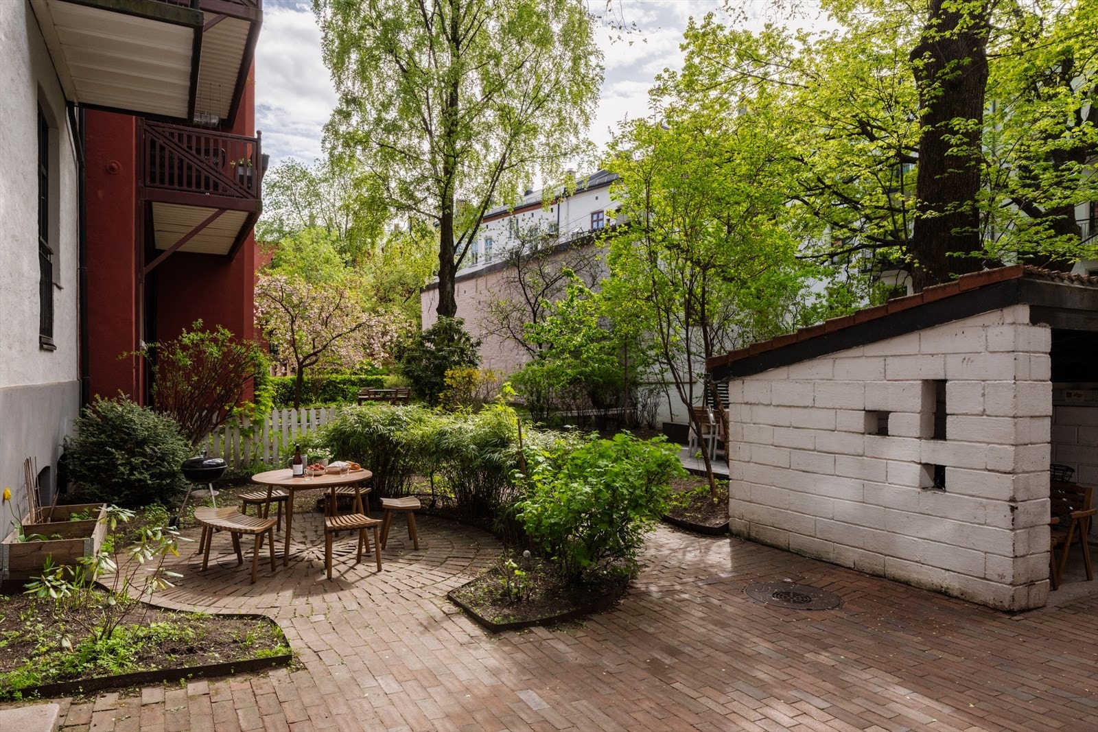 Den felles bakgården er et sosialt og hyggelig samlingspunkt. Galleribilde