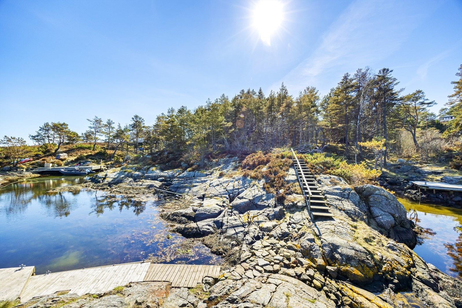 Klevsund, en lun vik ytterst på Tromøy med havet like på utsiden. Galleribilde