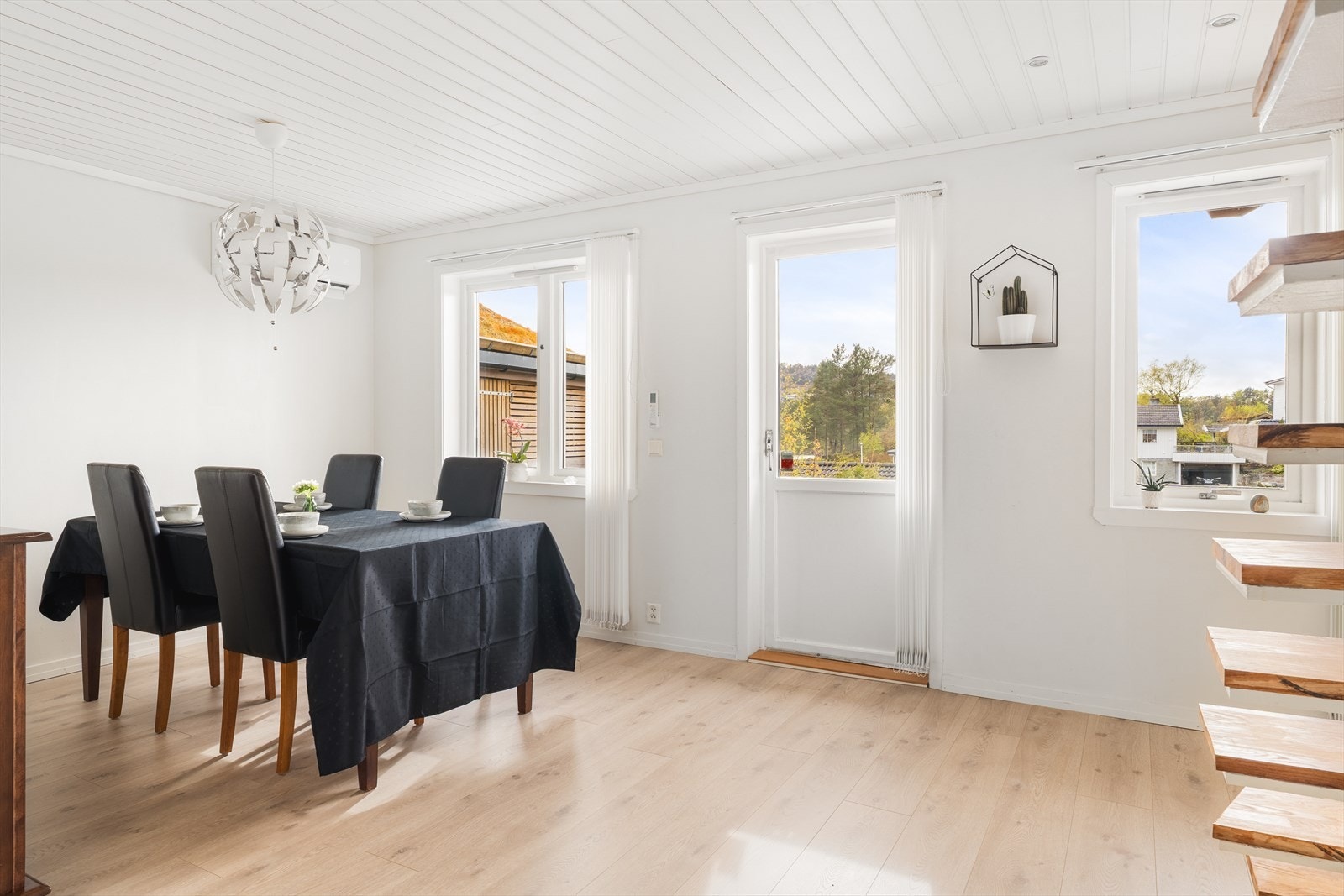 Her er det flere møbleringsmuligheter, med plass til å innrede en koselig TV-krok. Galleribilde