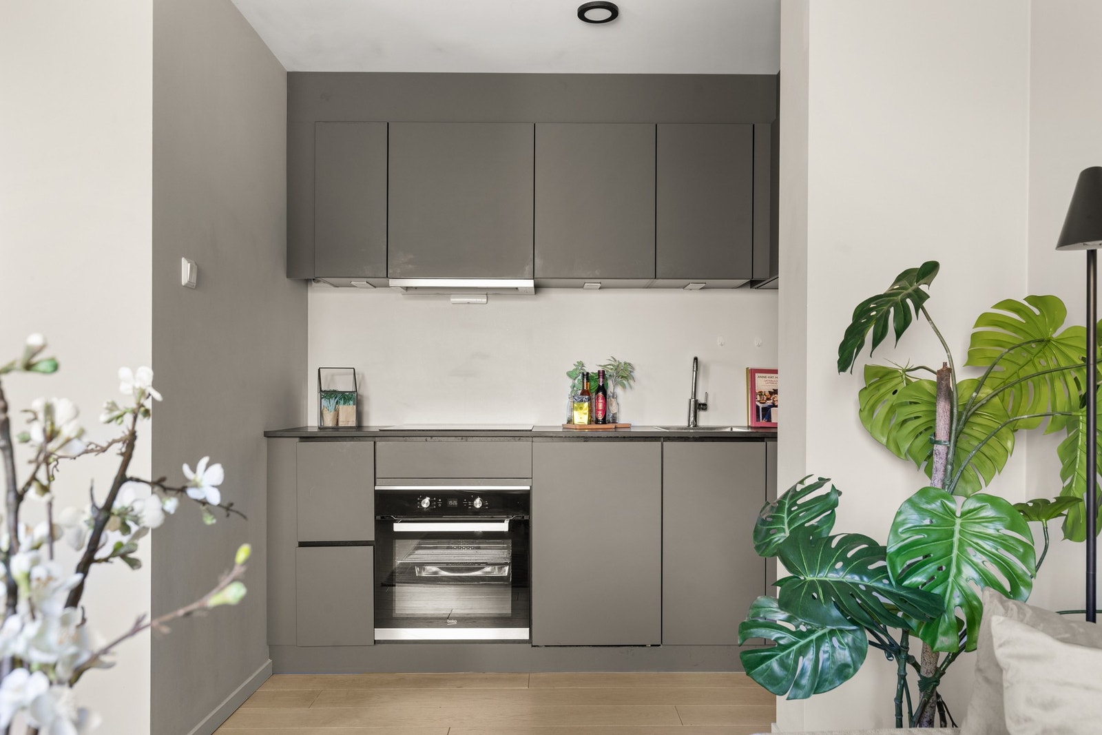 Moderne kjøkkeninnredning fra KVIK, ny i 2019. Galleribilde
