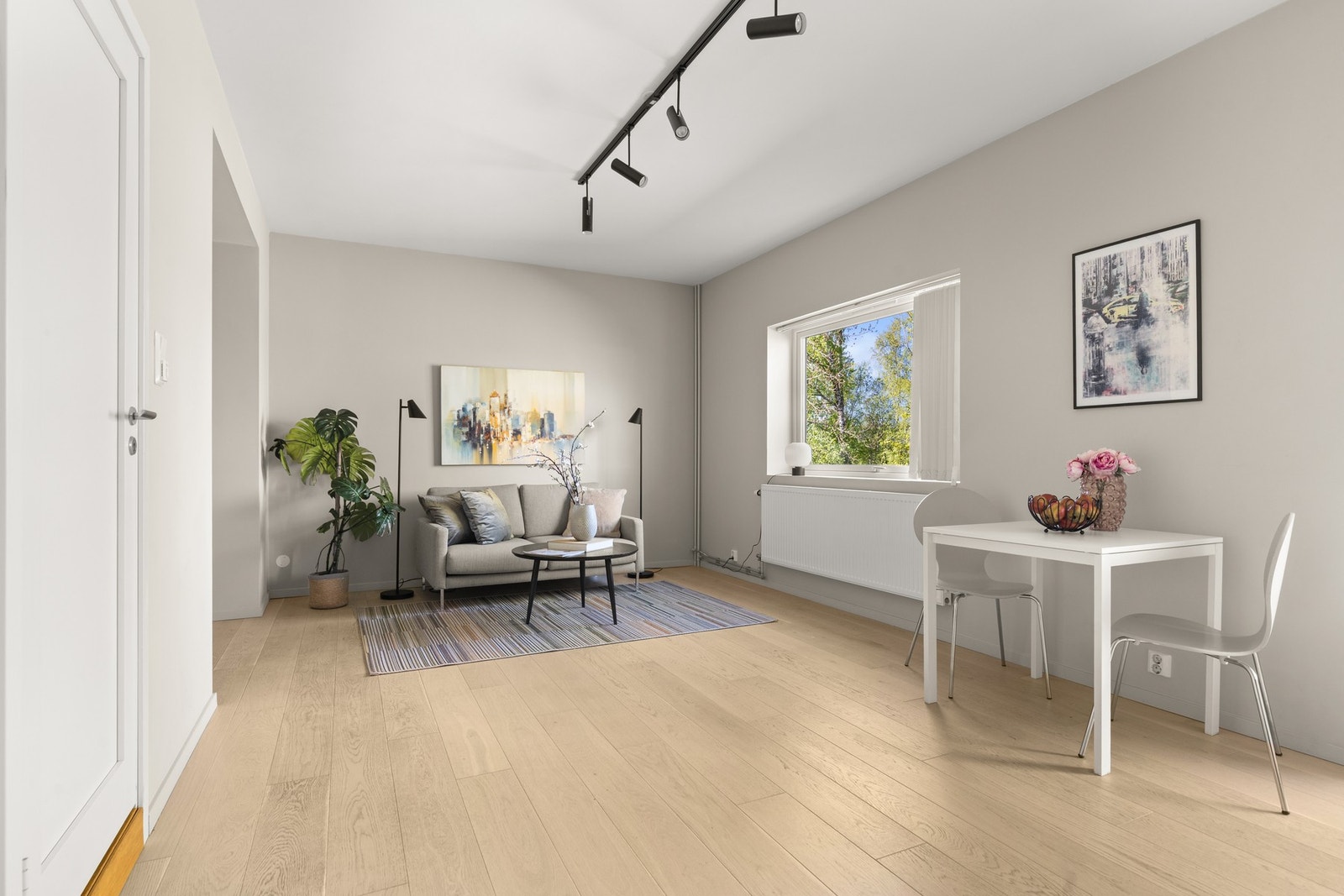 Oppvarming via vannbåren varme i radiatorer. Galleribilde