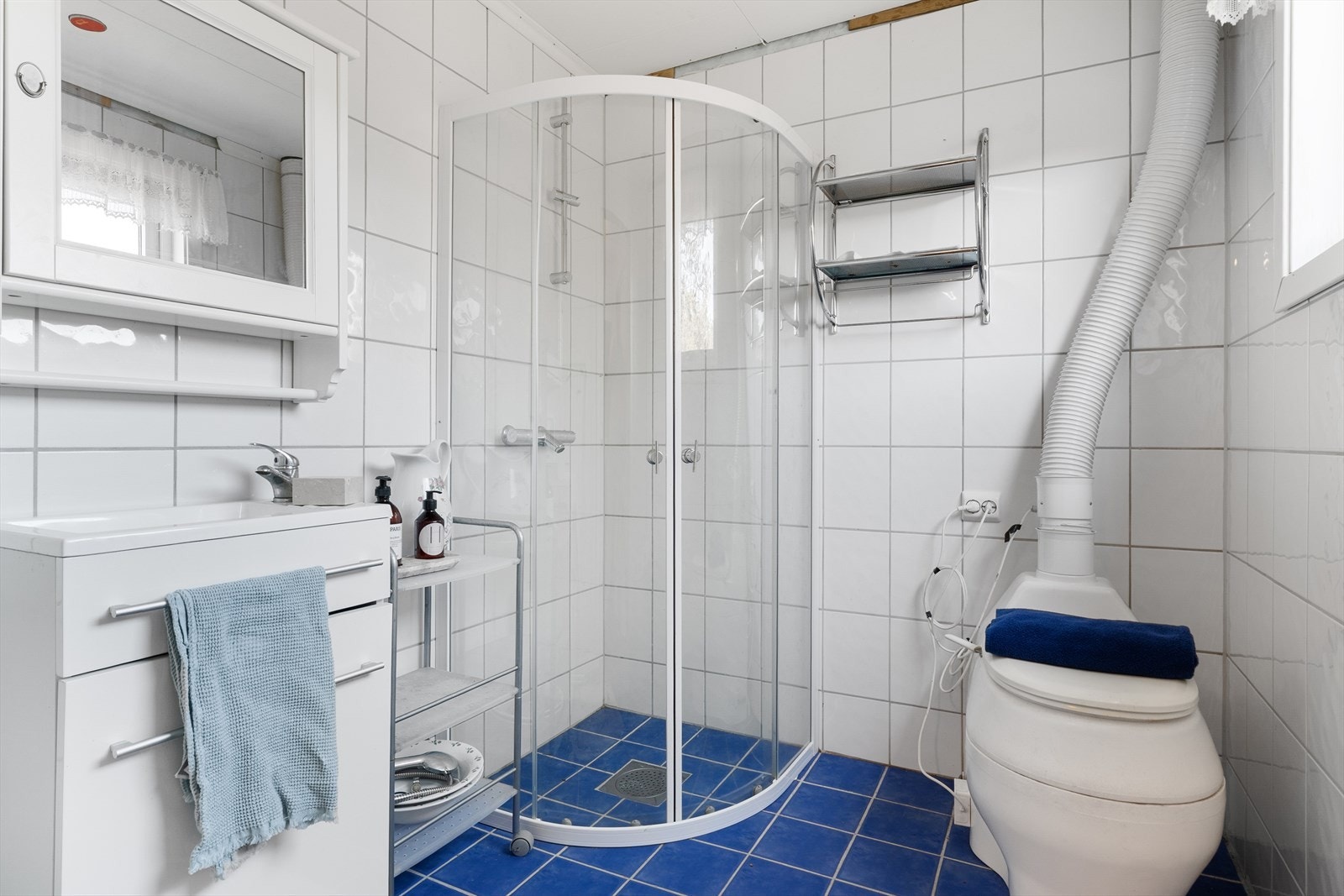 Badet har varmekabler i gulvet Galleribilde