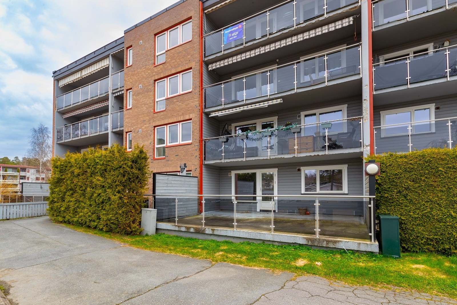 Fra stuen er det utgang til en terrasse på 33 kvm, som tilbyr romslig uteplass. Galleribilde