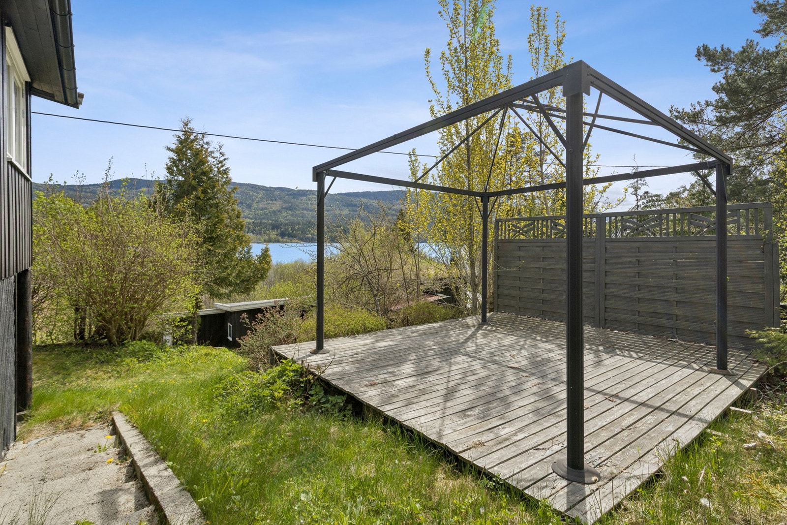 Flere fine uteplasser til hytten. Galleribilde