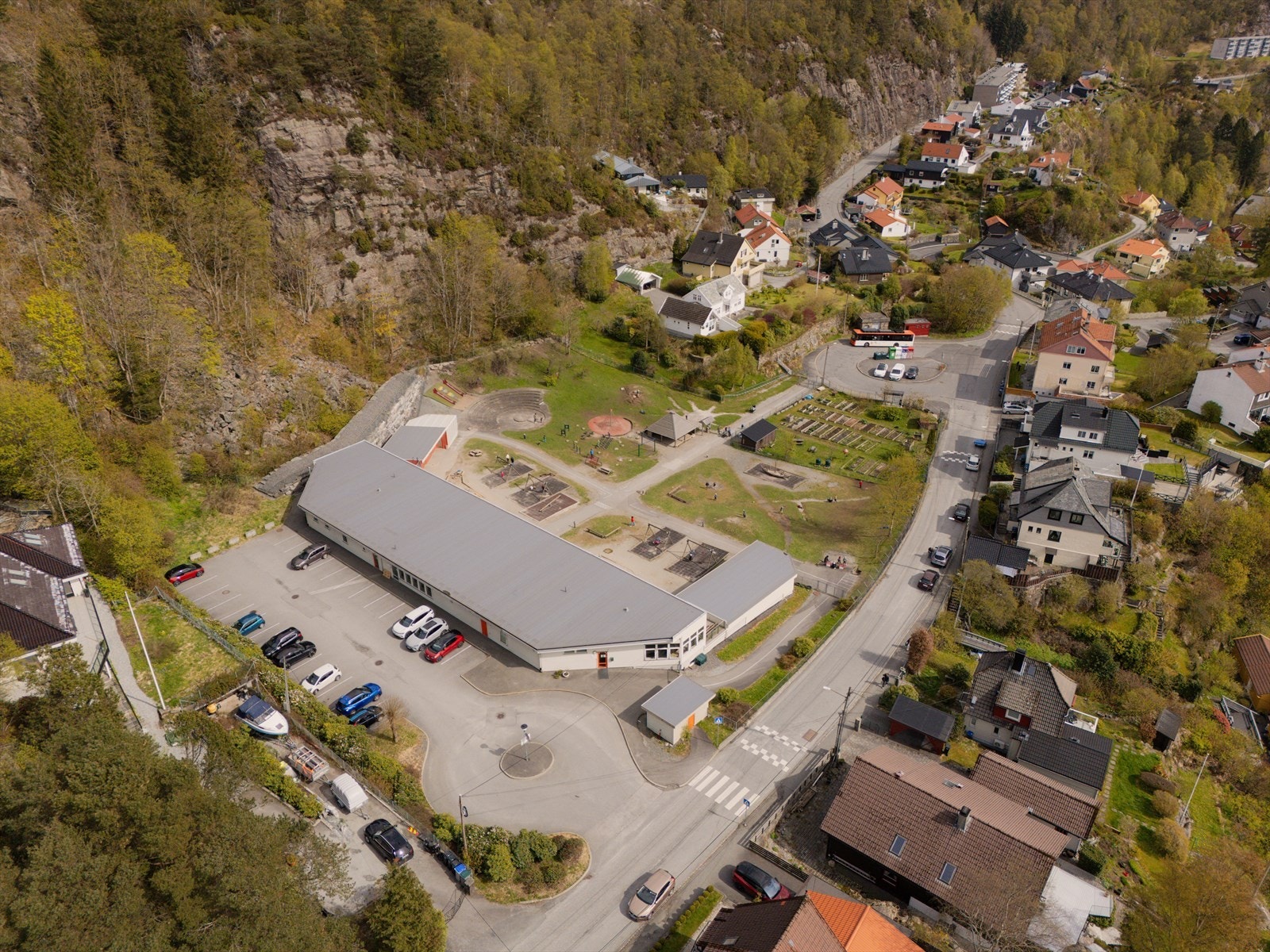 - Fra boligen er det gangavstand til både barnehager, skoler og til Handelshøyskolen. Flere store studieinstitusjoner ligger kun en busstur unna! - Galleribilde