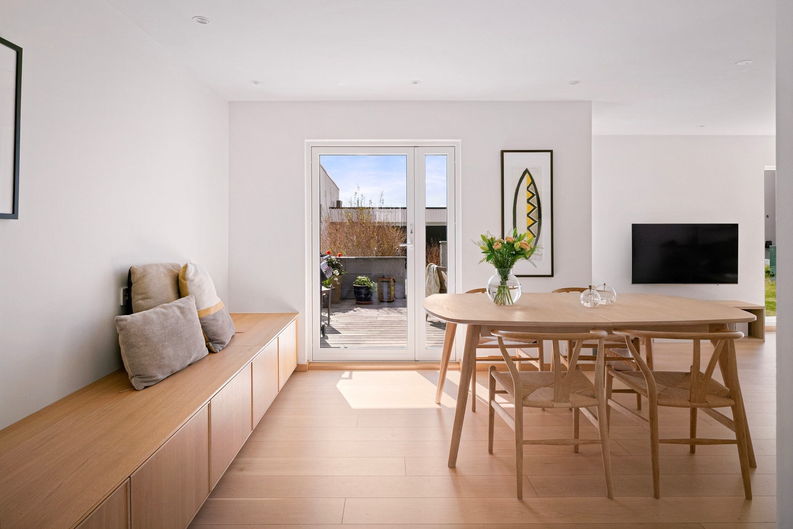 Her er det god plass til langbord og sosiale sammenkomster med familie og venner. Galleribilde