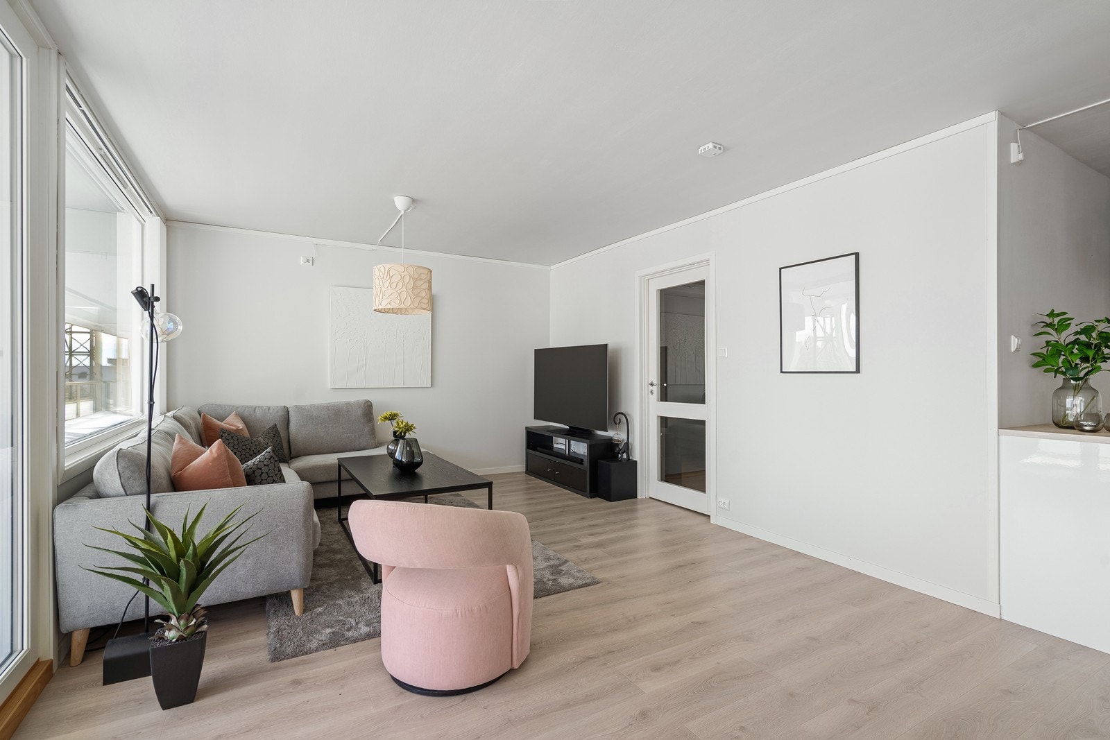 Stue med nymalte vegger Galleribilde