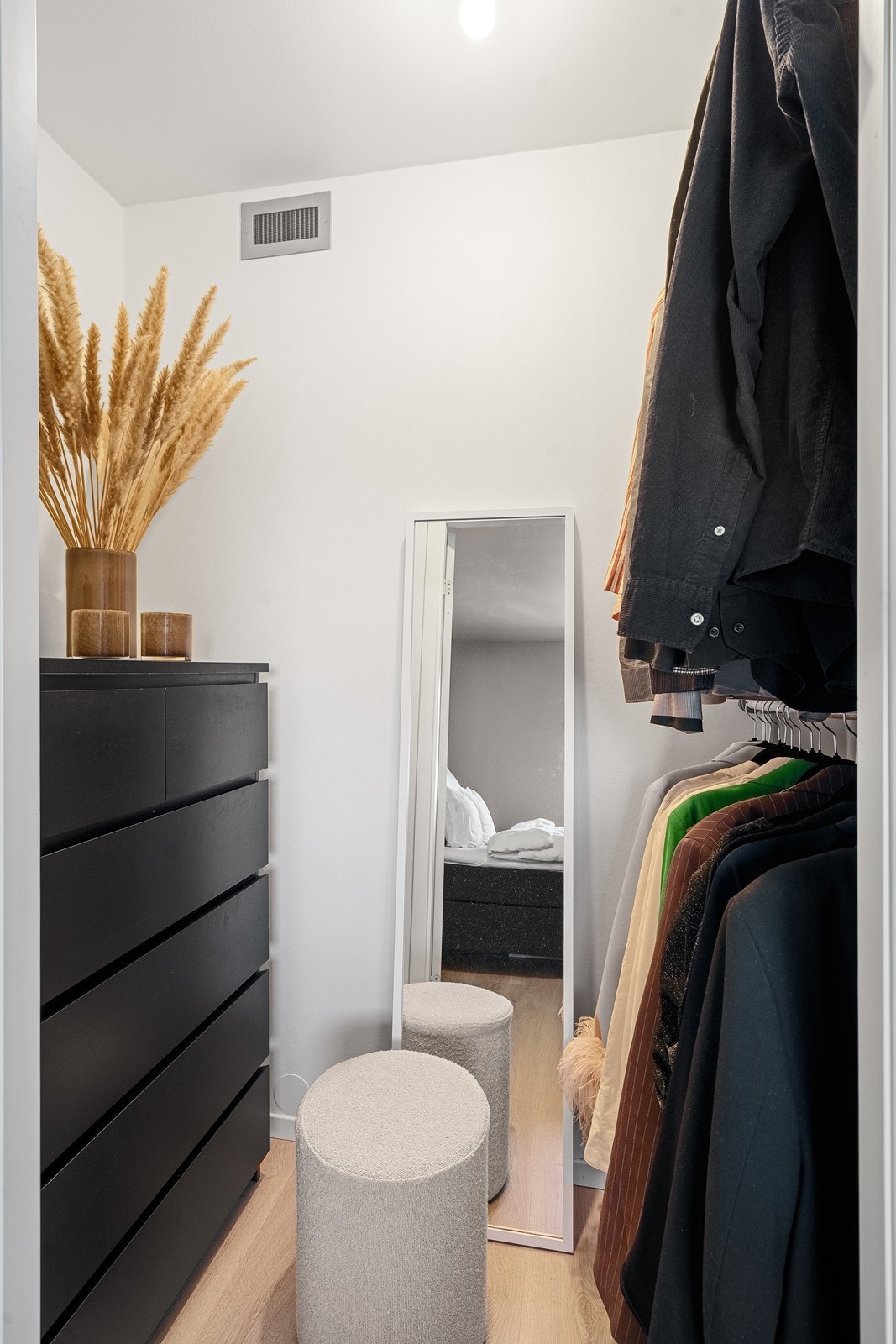 Garderobe tilknyttet soverom 1 Galleribilde