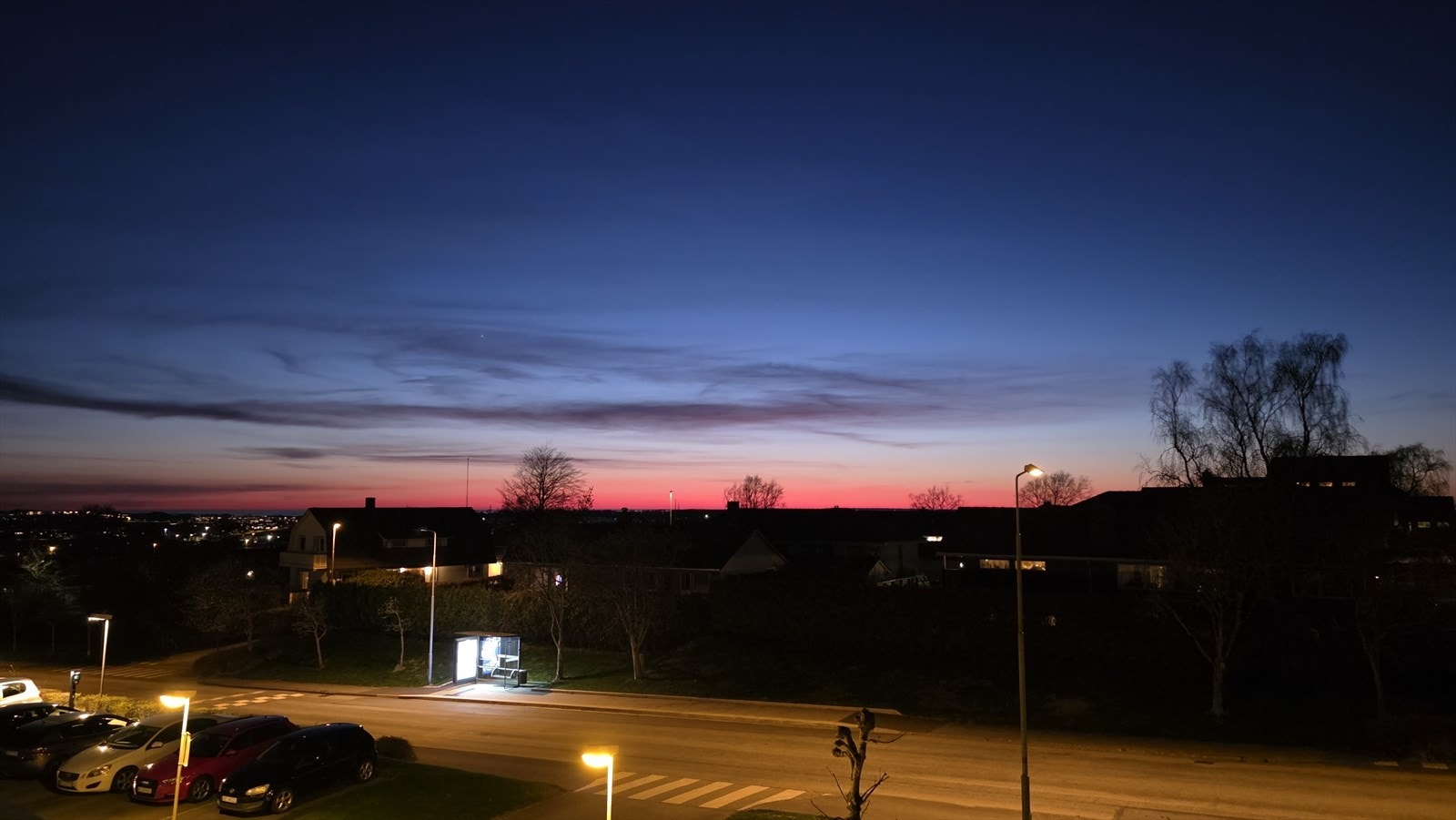 Kveld/ solnedgang fra soverom. Foto levert av selger. Galleribilde