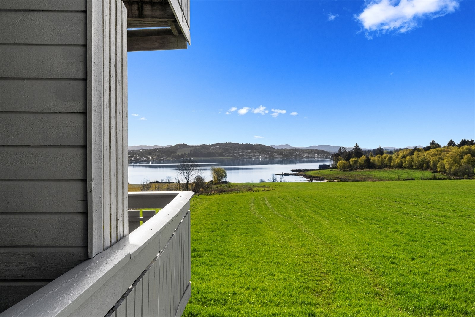 Her bor du i et naturskjønt og maritimt område med umiddelbar nærhet til kystlandskapet. Galleribilde