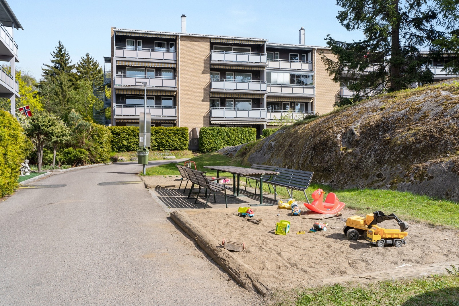 Her bor du i rolige omgivelser, med trivelige naboer. Galleribilde