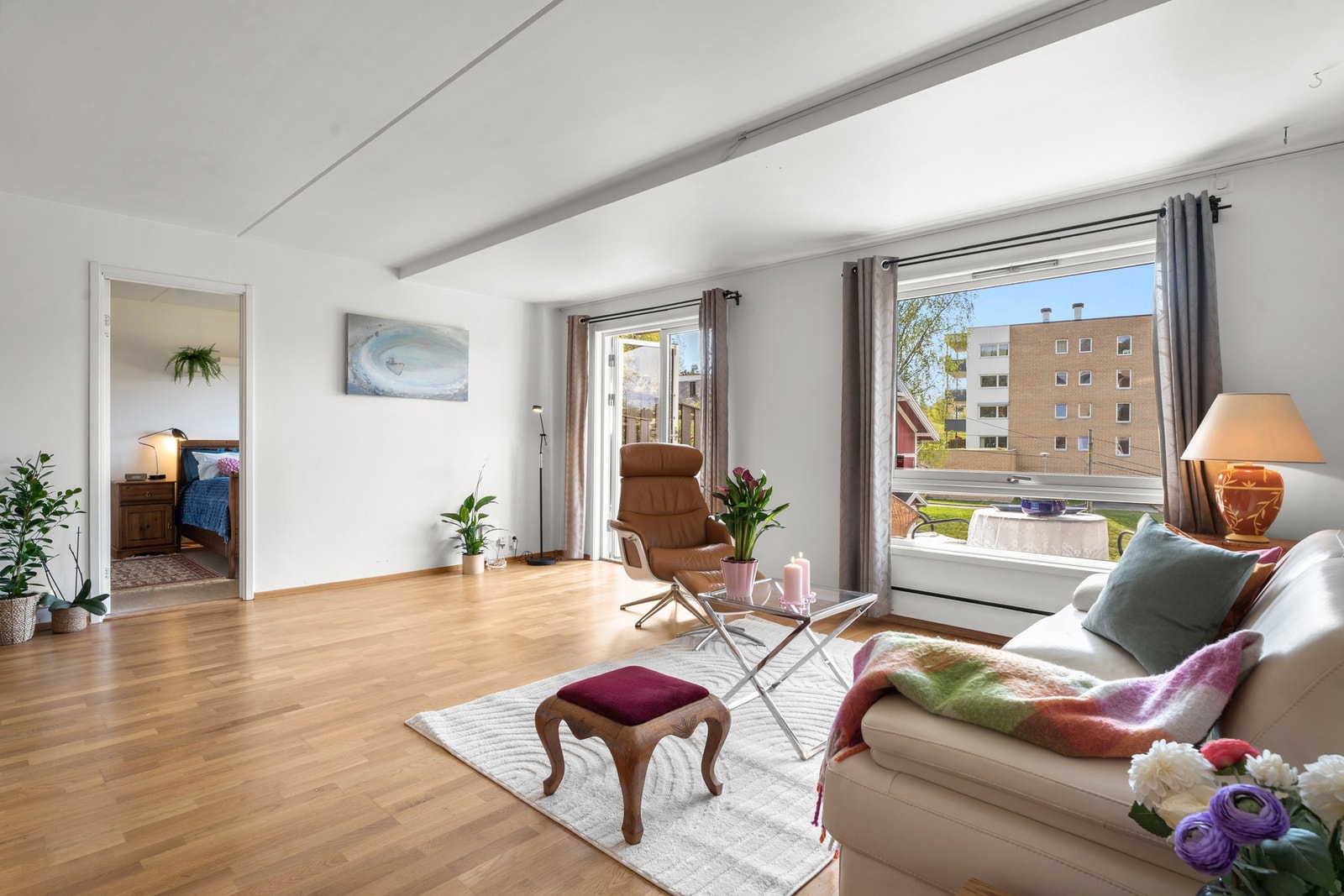 De gode vindusflatene slipper inn rikelig med naturlig lys, og gir en god romfølelse. Galleribilde