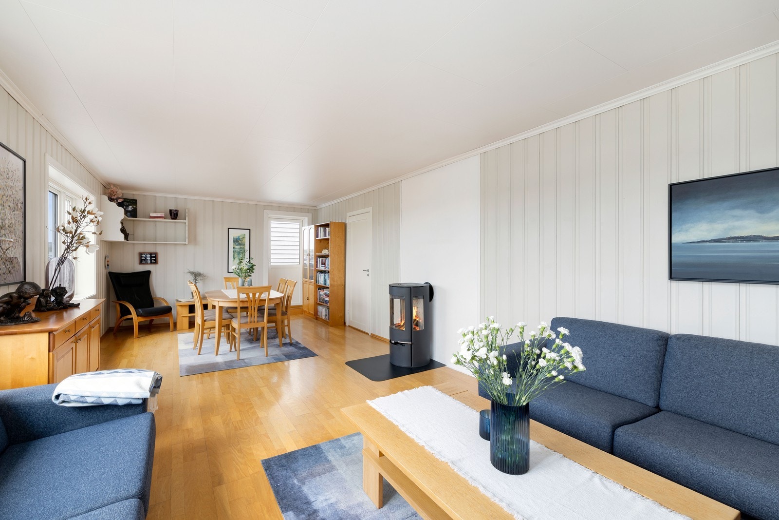 Det er plass til spisebord i tilknytning til stueområdet. Galleribilde