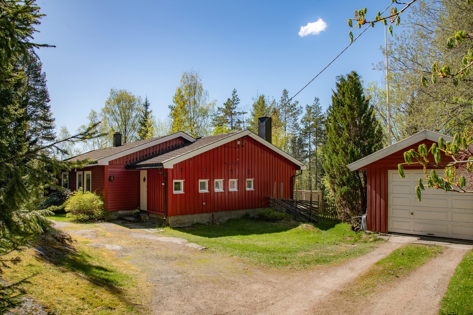 Det er rikelig med parkering på egen tomt. Galleribilde