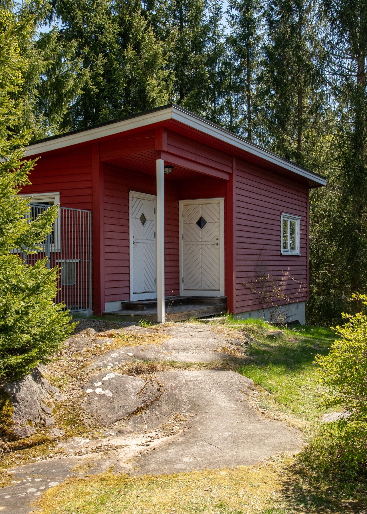 Sjarmerende anneks over to plan med flere bruksmuligheter. Galleribilde