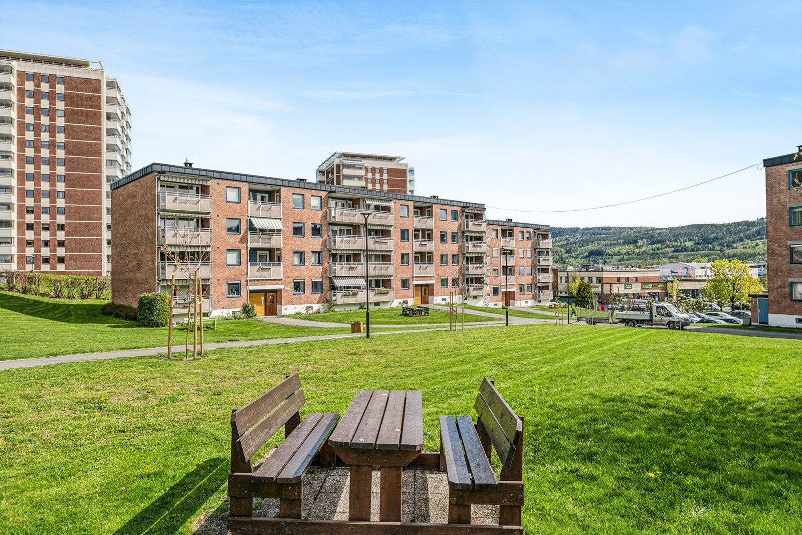 Et veletablert og sentralt boligområde med det meste av fritids- og servicetilbud tilgjengelig innen kort avstand Galleribilde