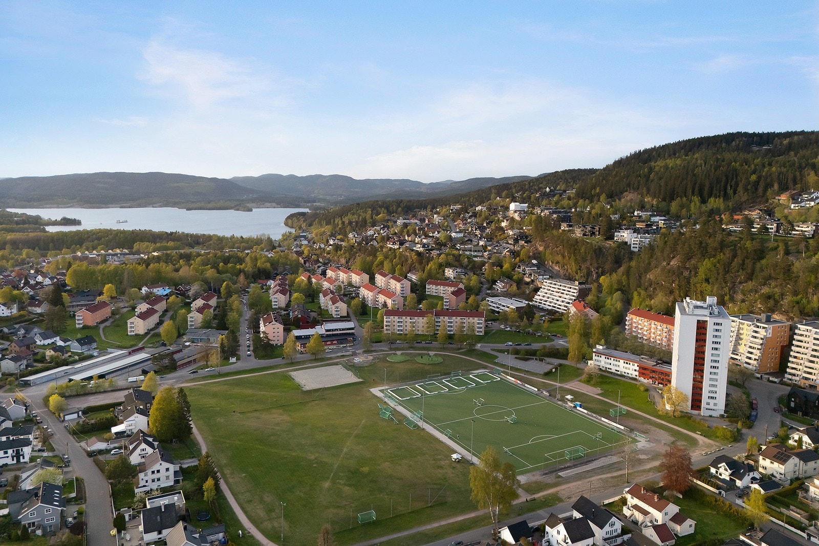 Kjelsås er et populært boligområde med kort avstand til alt du trenger, til både byen og turområder. Galleribilde