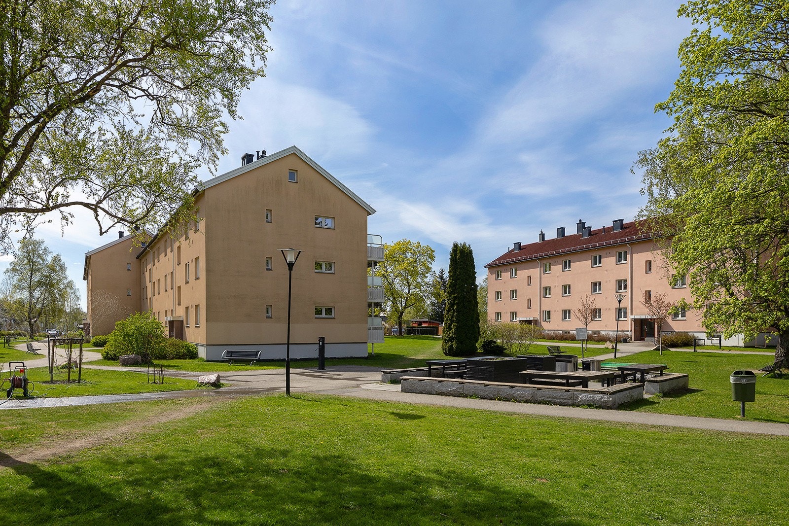 I borettslaget har du tilgang på utegrill sone, treningsrom, gartnerlaget, fellesvaskerier m.m. Galleribilde
