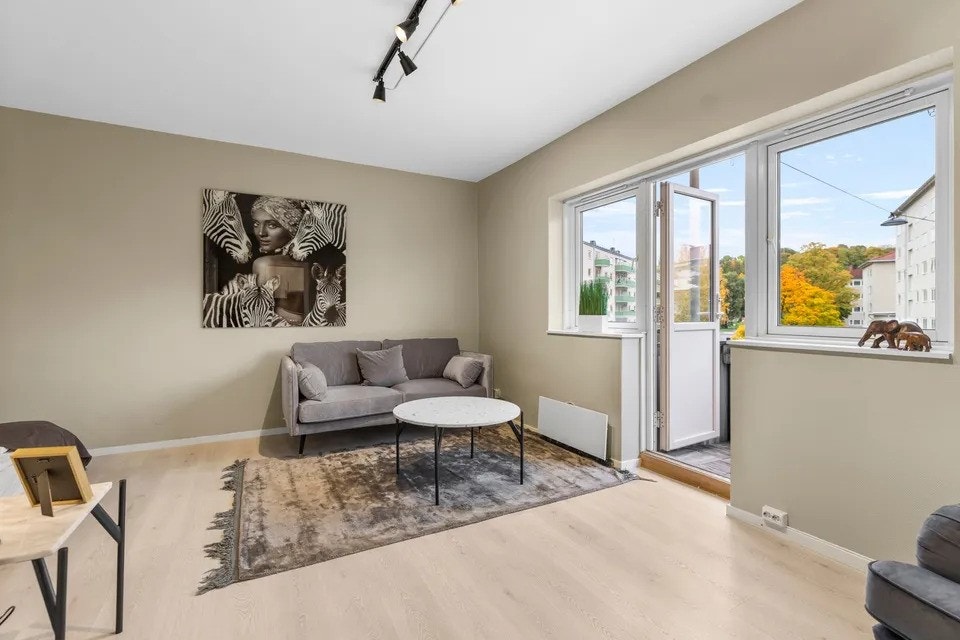 Utgang til koselig balkong fra stuen. Galleribilde