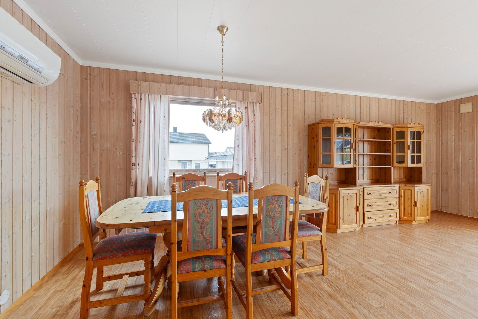 Her er det god plass til stort spisebord. Galleribilde