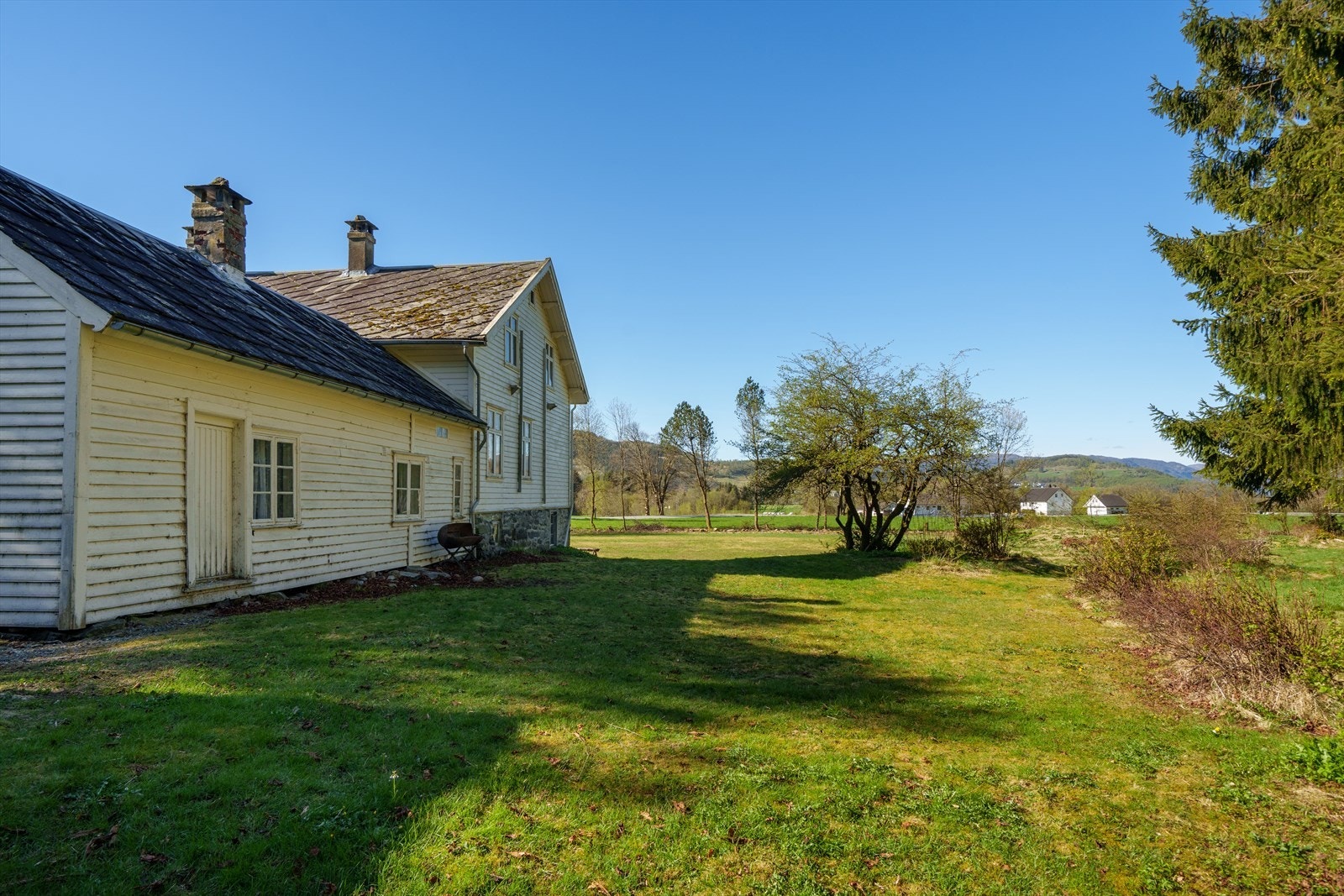 Fra baksiden av huset Galleribilde