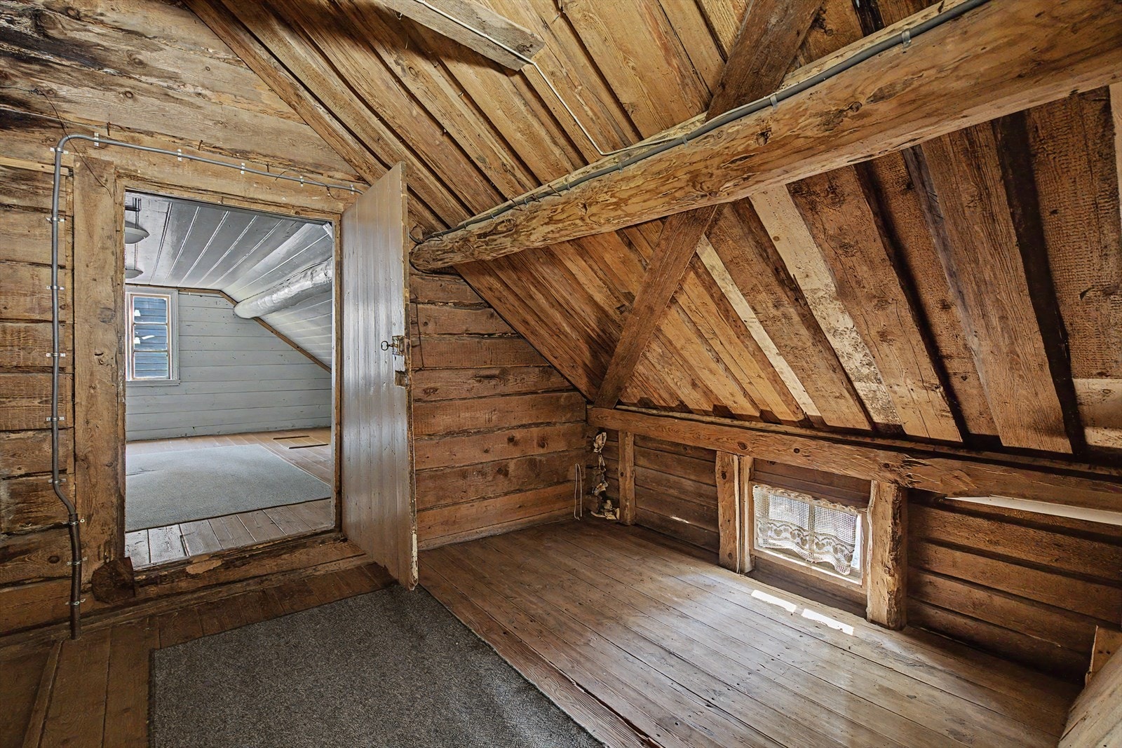 Loft i gammel del Galleribilde