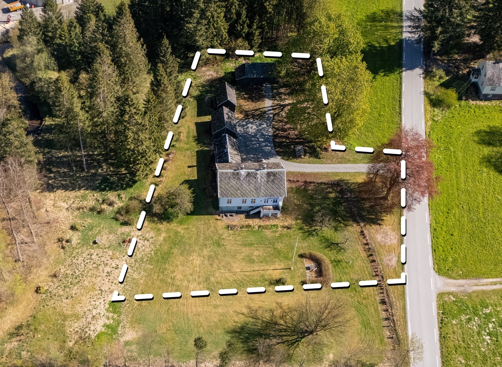 Tomten med omtrentlig grenser - Se vedlagt kart i salgsoppgaven for nøyaktige grenser Galleribilde