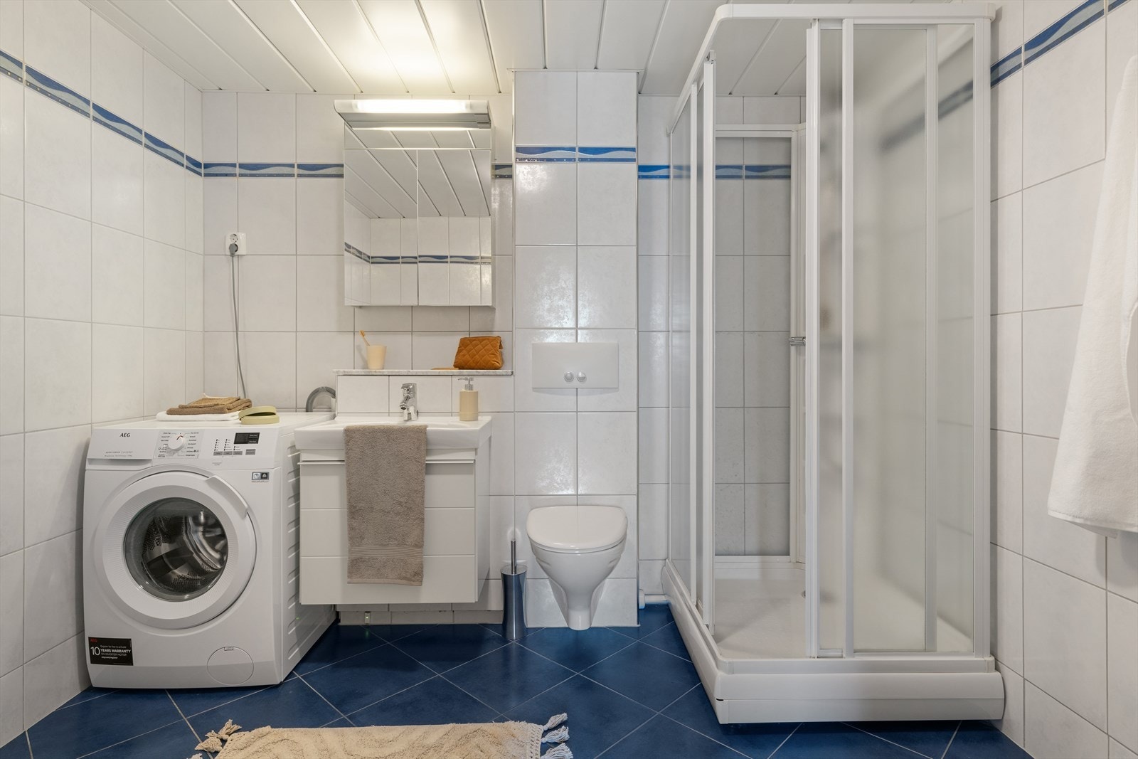 - Badet måler 6,9 m² og ble sist oppgradert i 2007/2008 i regi av brl - Galleribilde