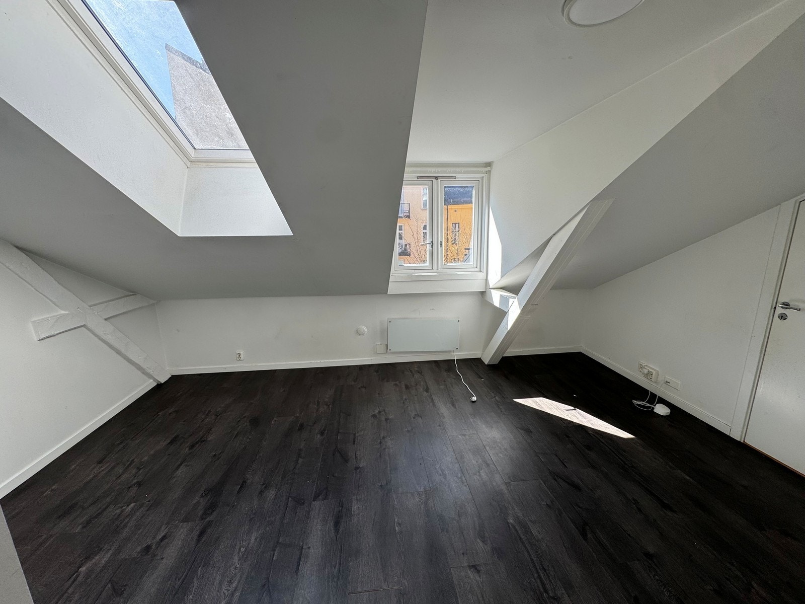 Plass til sittegruppe og mindre spisebord. Galleribilde
