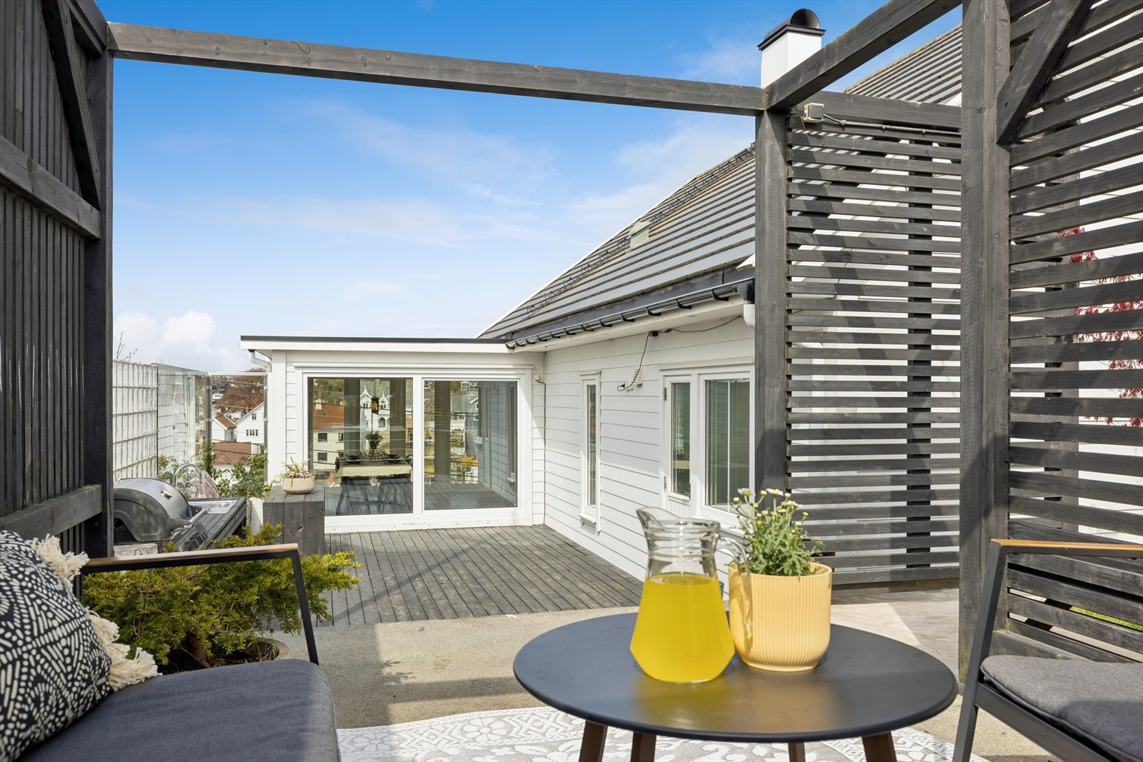 Lun og usjenert terrasse, her meldes det om gode solforhold! Galleribilde