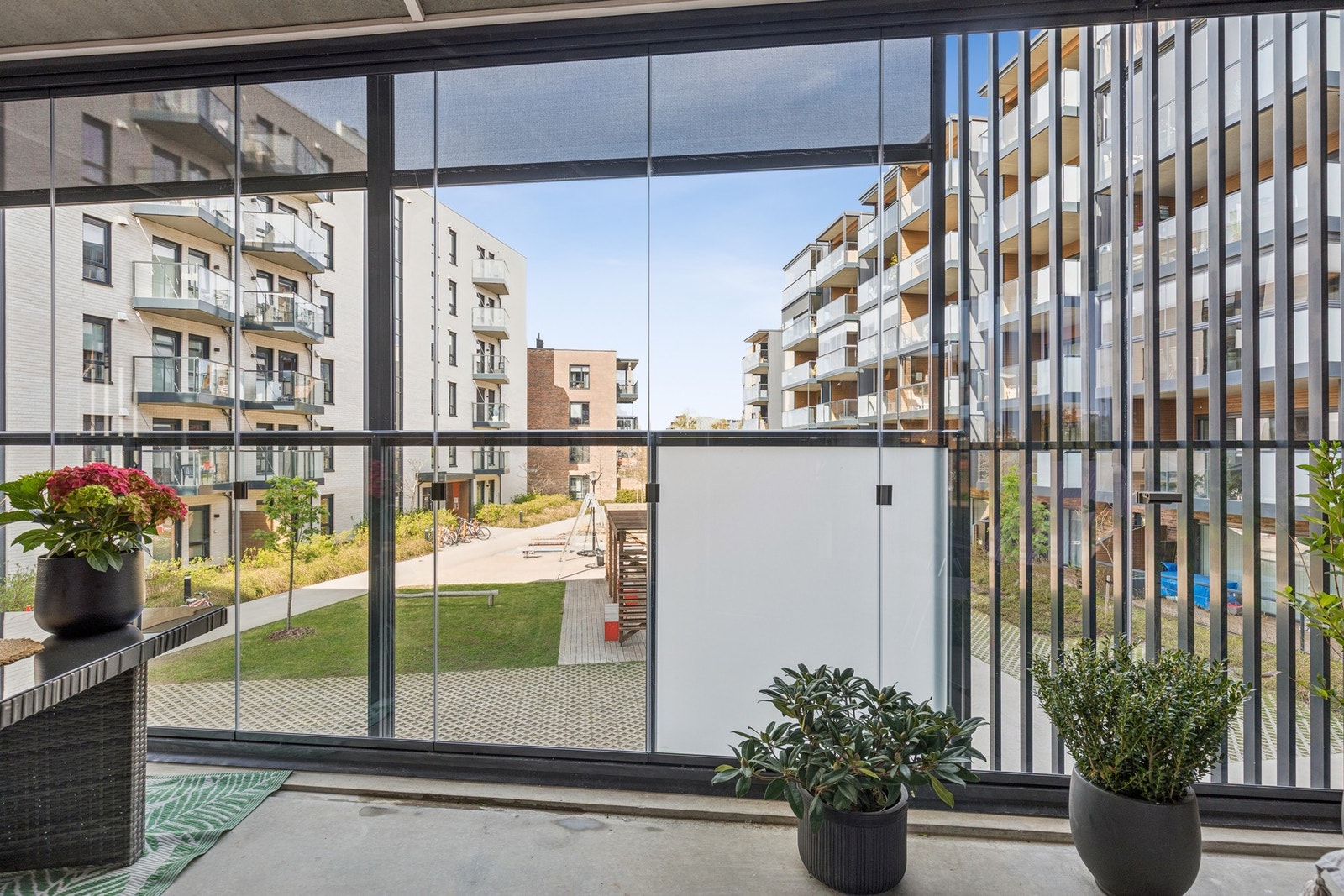 Balkongen fungerer som en ekstra stue store deler av året. Galleribilde