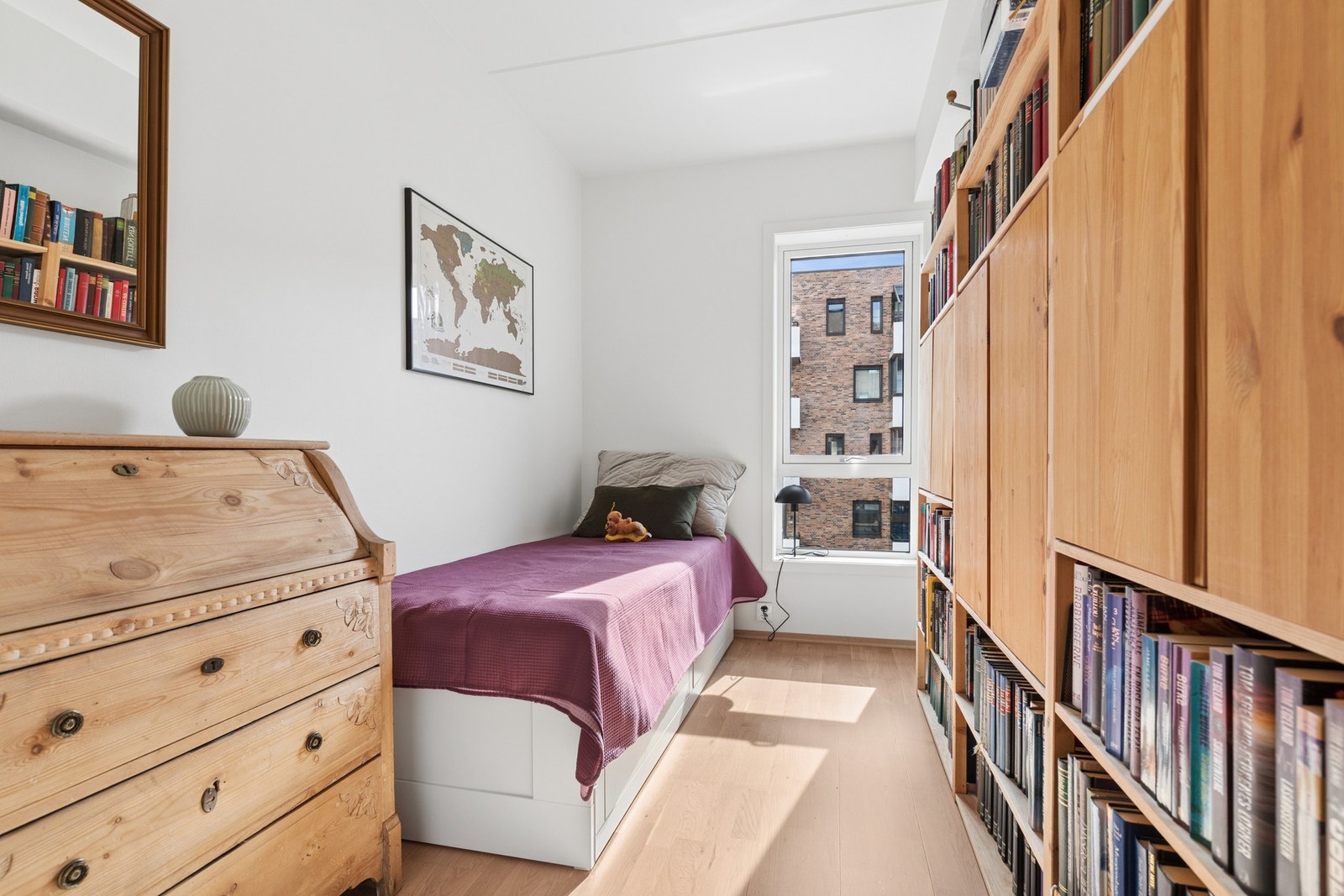 Soverom 2 egner seg godt som barnerom, gjesterom eller kontor. Galleribilde