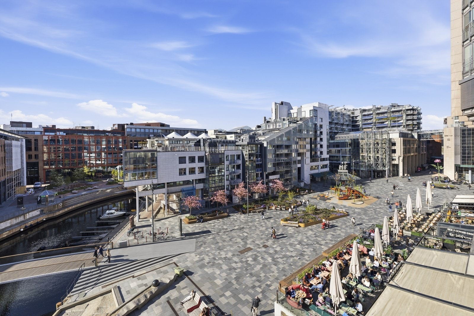 Fra balkongen er det utsikt mot torget. Galleribilde