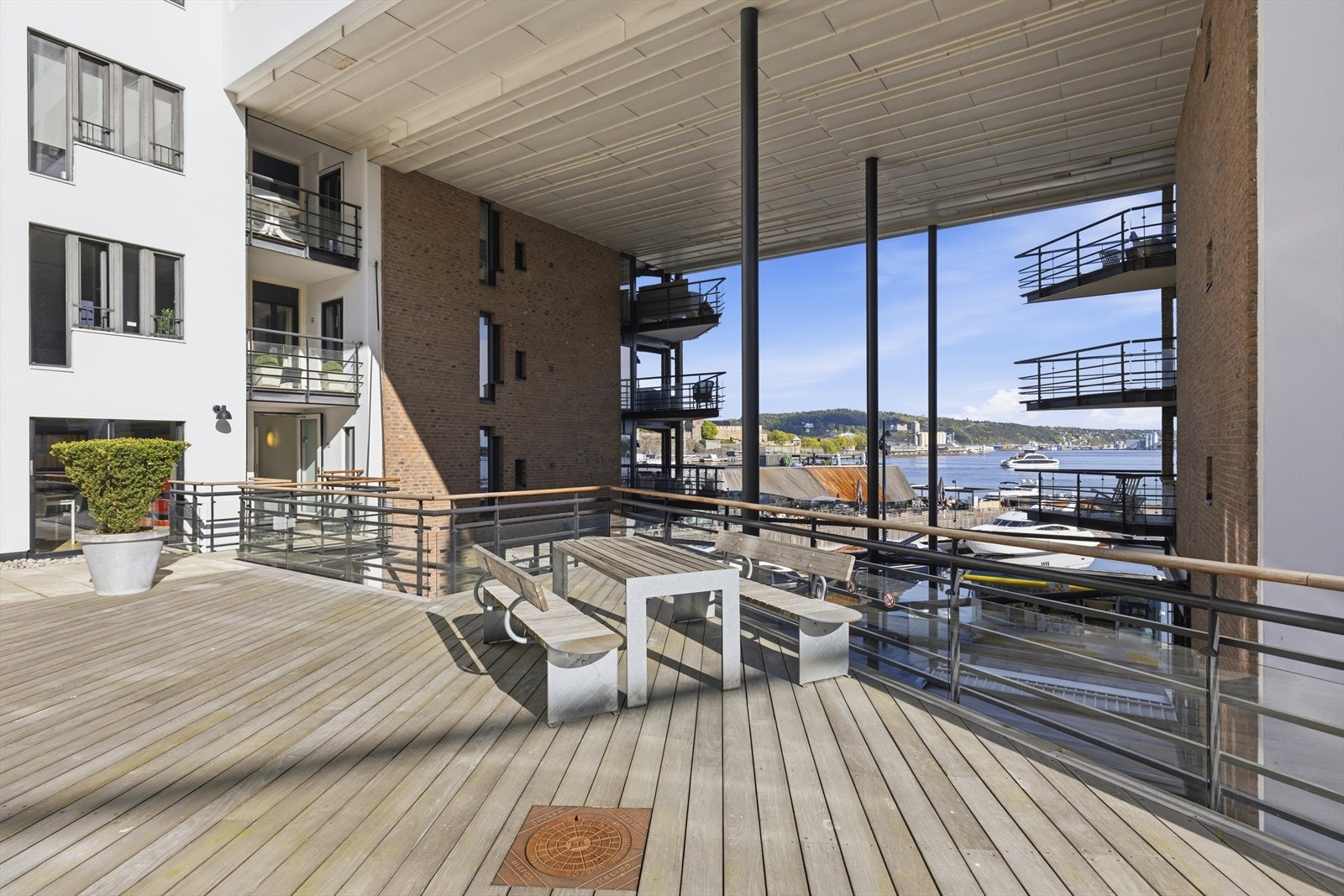 Utsikt mot båthavnen og Akershis Festning. Galleribilde