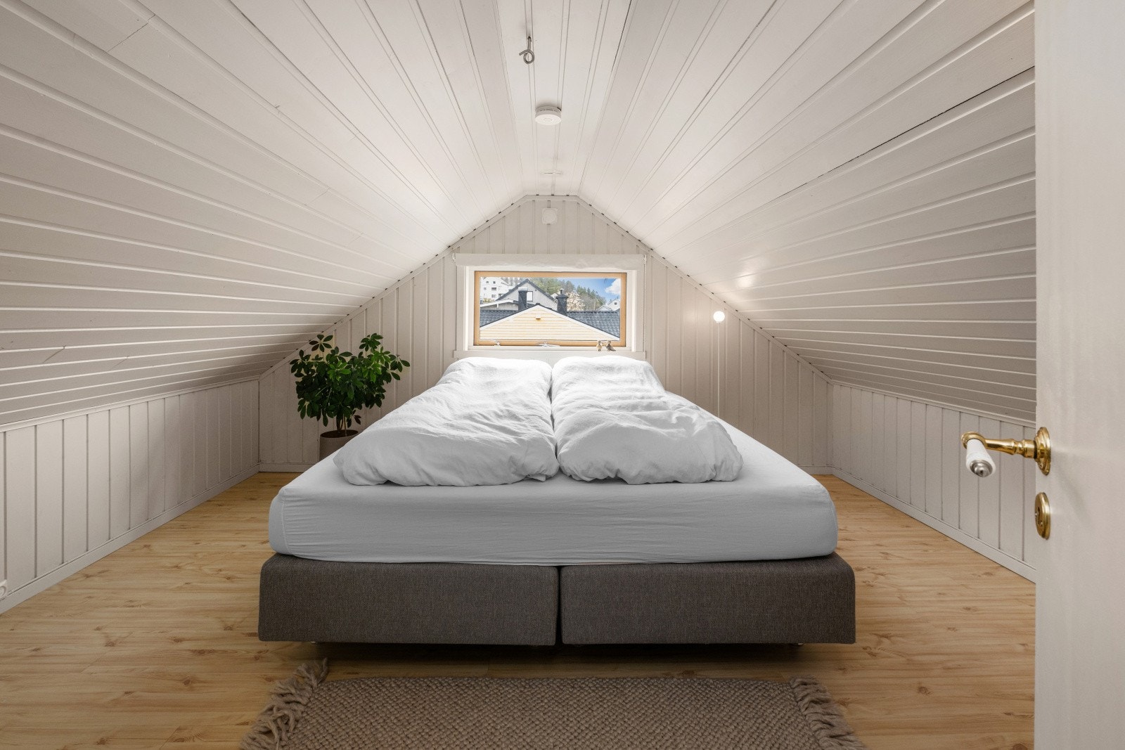 Soverom på loft.