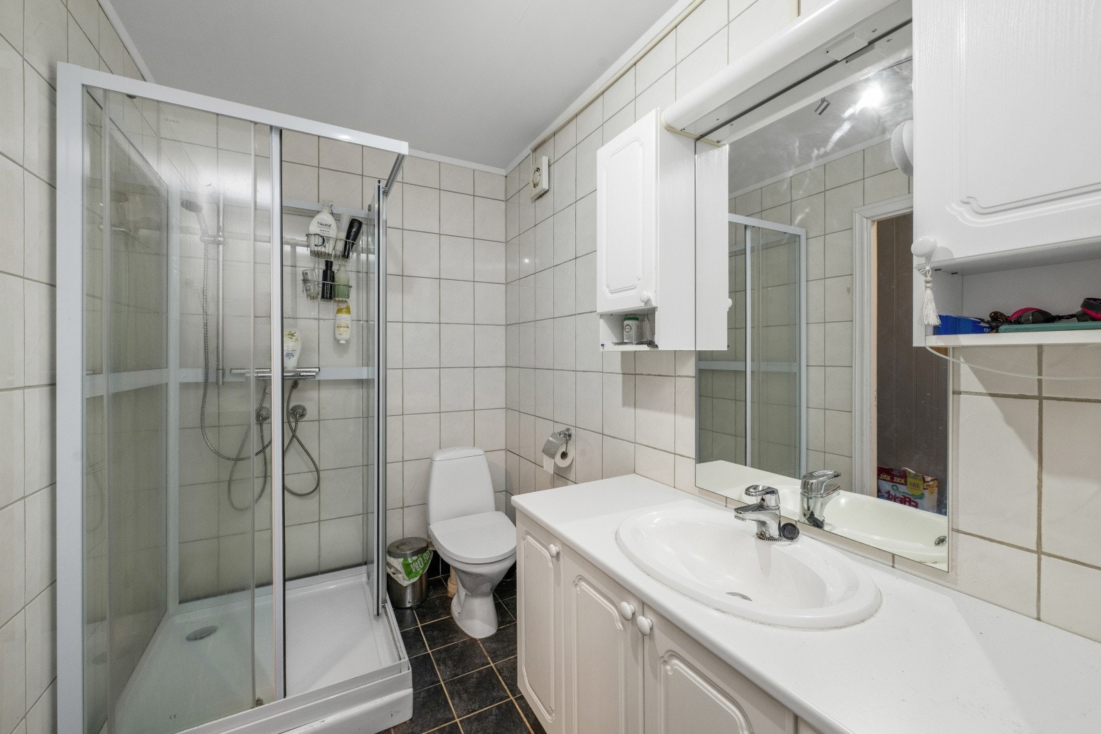 Det er plass til både vaskmaskin og tørketrommel.