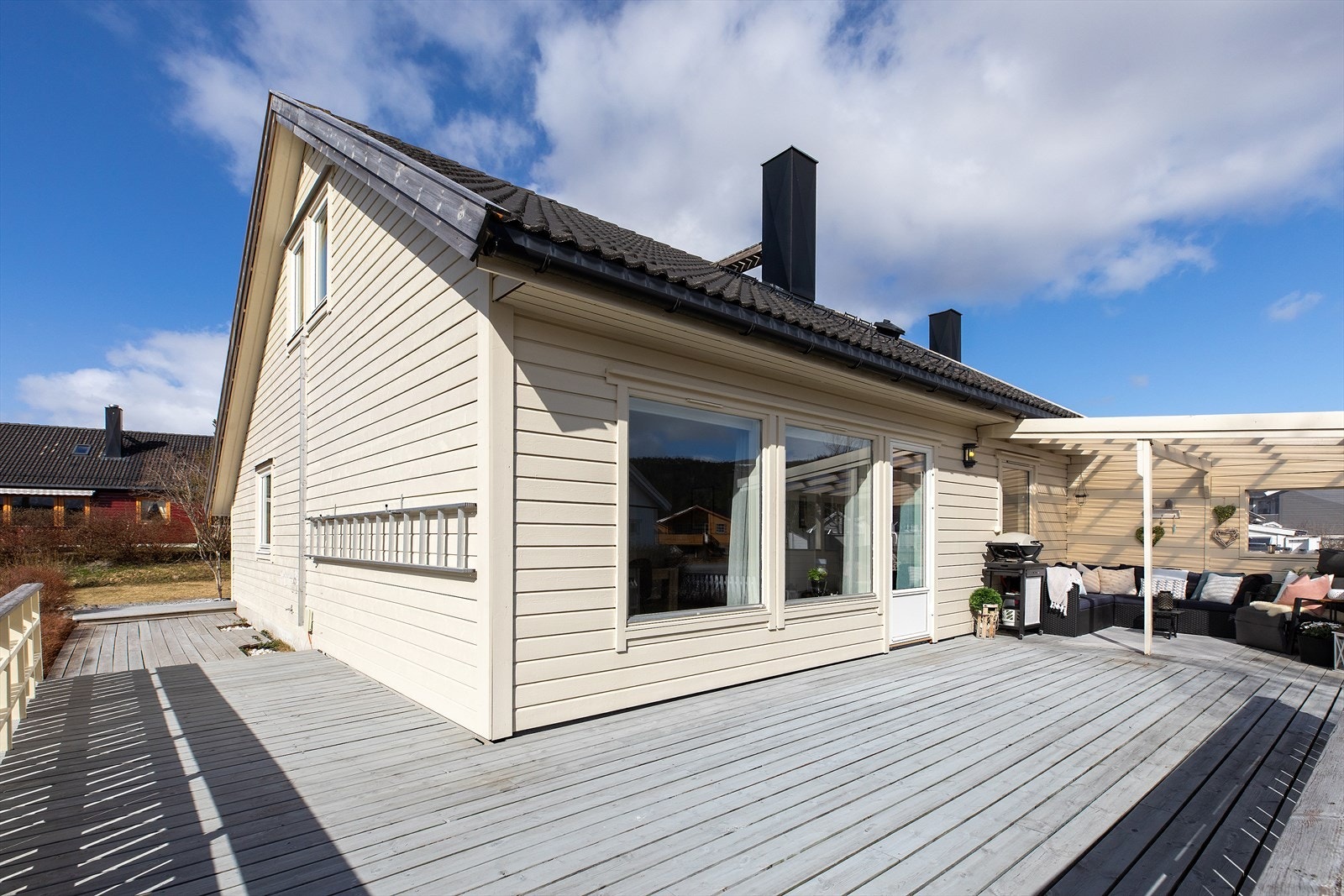 Terrassen er på ca. 33 kvm Galleribilde