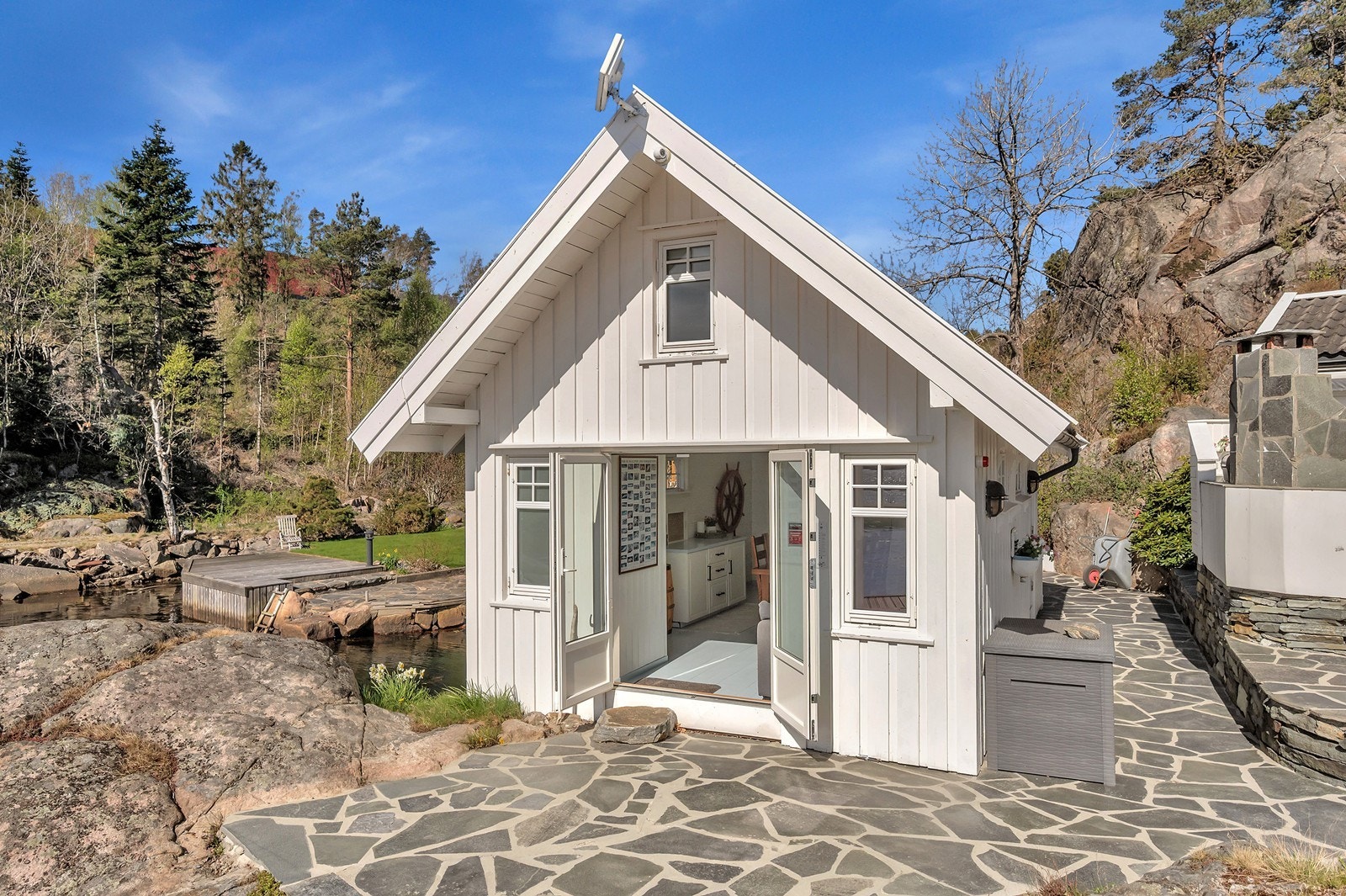 Romslig sjøbod Galleribilde