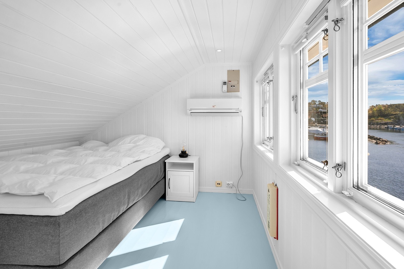 Soverom loft med varmepumpe med kjøling Galleribilde
