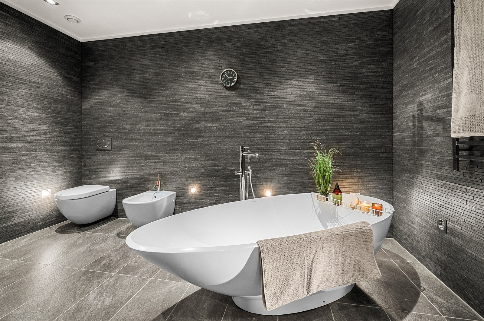 Badet har en gjennomført og stilren utforming. Galleribilde