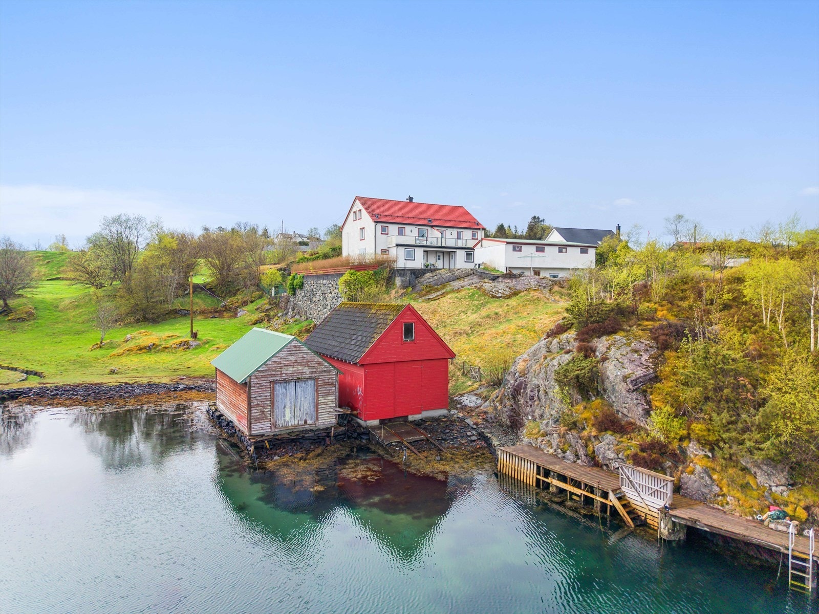 Naustet til høyre følger med. Galleribilde