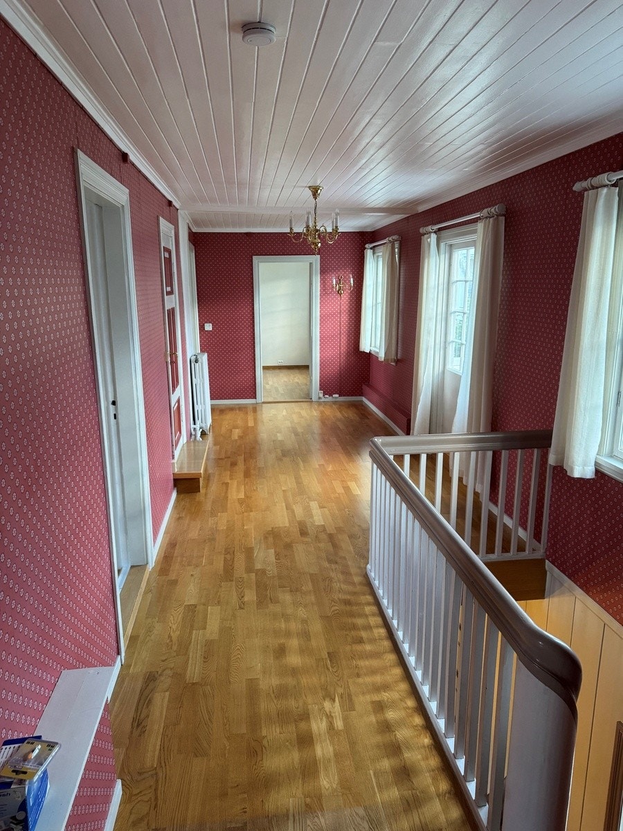 Gang 2. etg. mot soverom Galleribilde